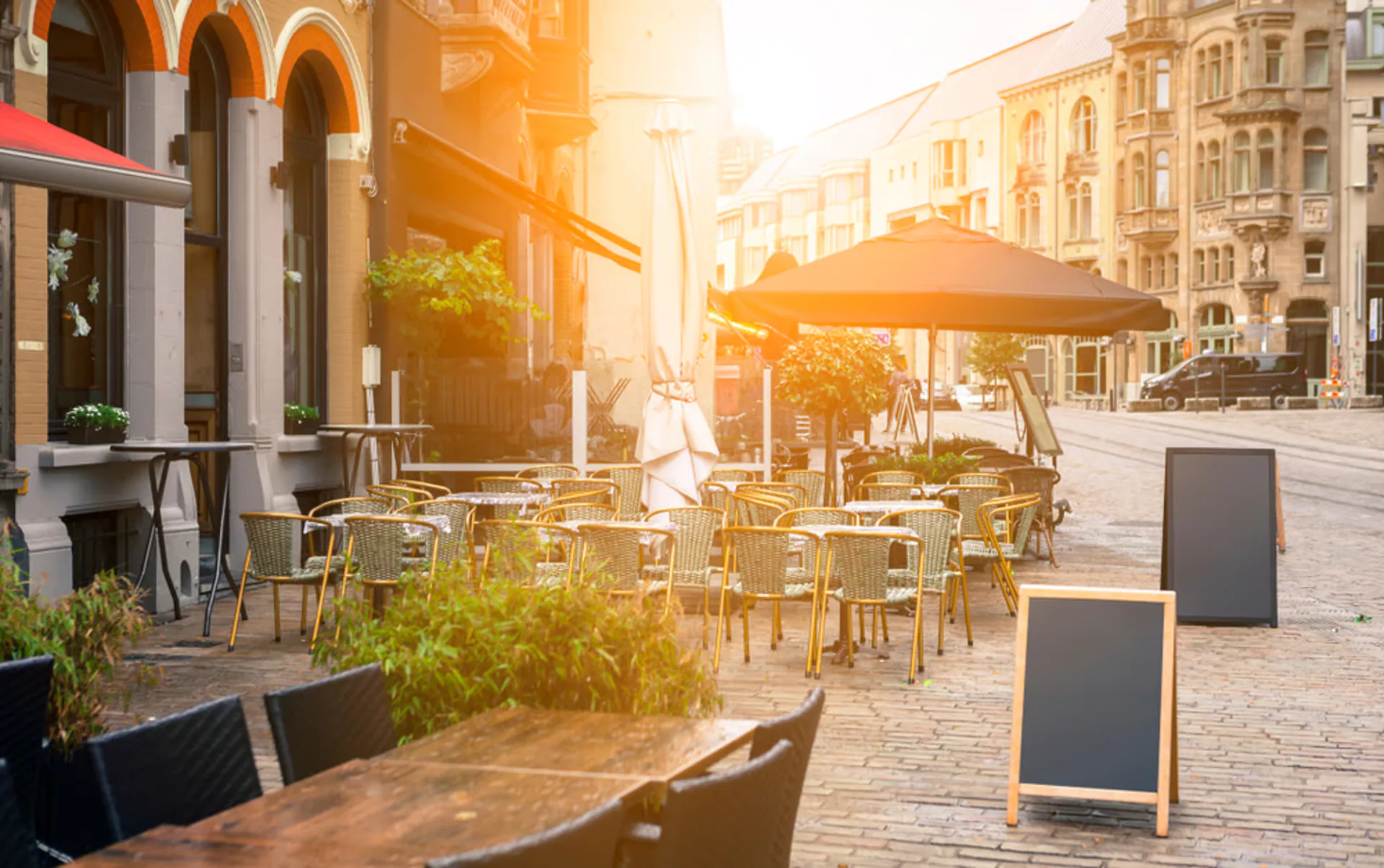 LAUSANNE: RENOVIERTE MEDITERRANE RESTAURANT MIT GROSSER TERRASSE ZUM VERKAUF