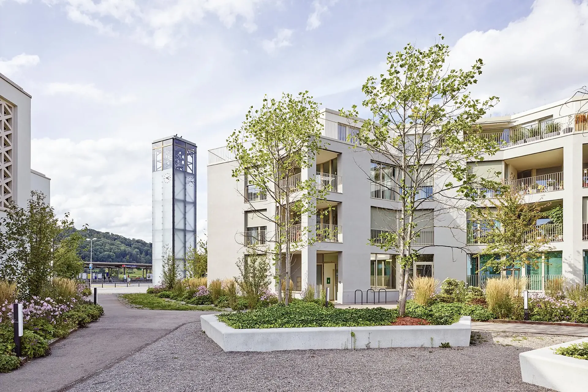 Einstellhallenplatz an zentraler Lage in Bonstetten zu vermieten