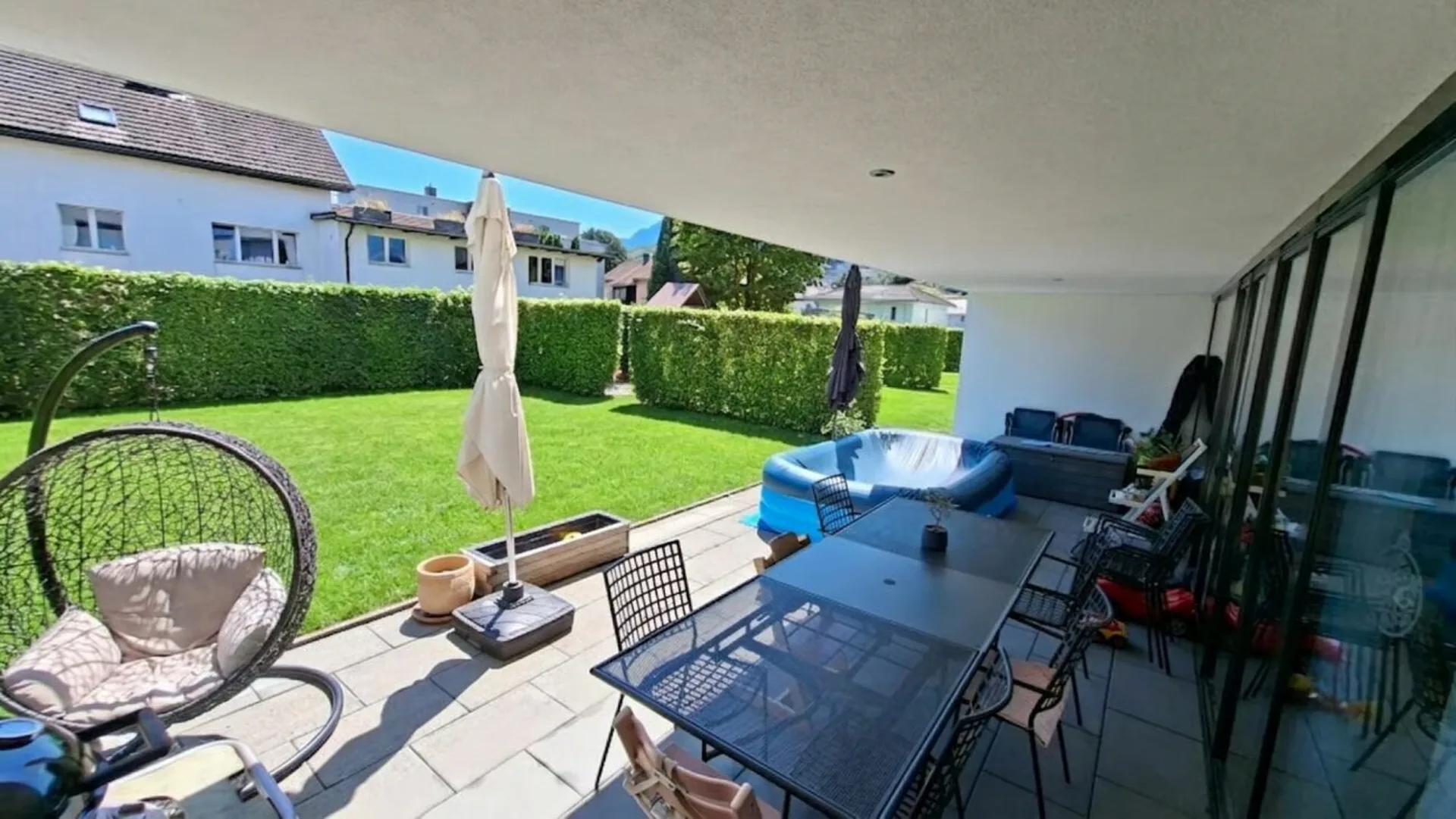 Spacious 4 ½-room owner-occupied garden apartment in a beautiful residential area of Buchs-Räfis