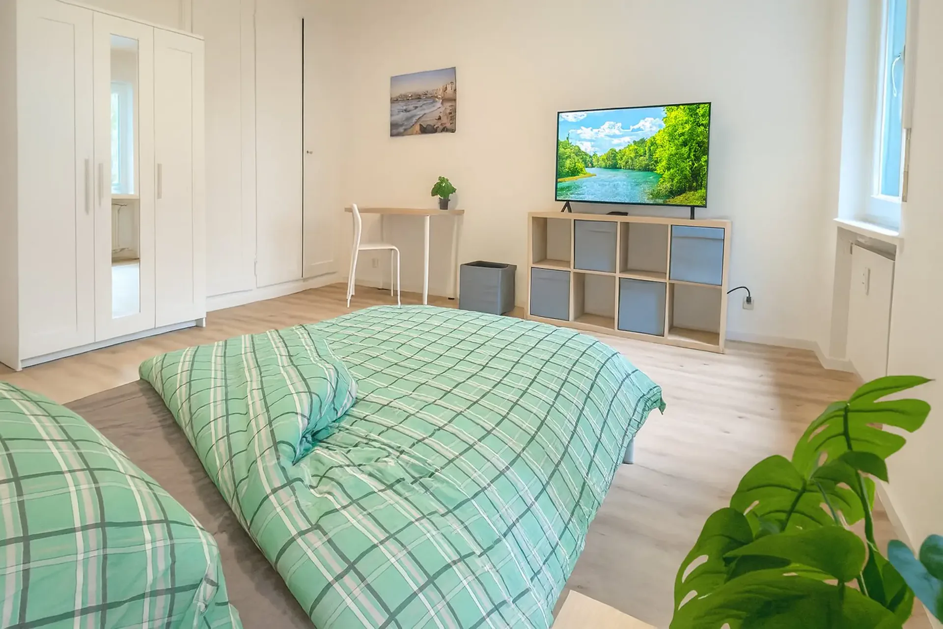 Günstiges, möbliertes Zimmer mit moderner Möblierung