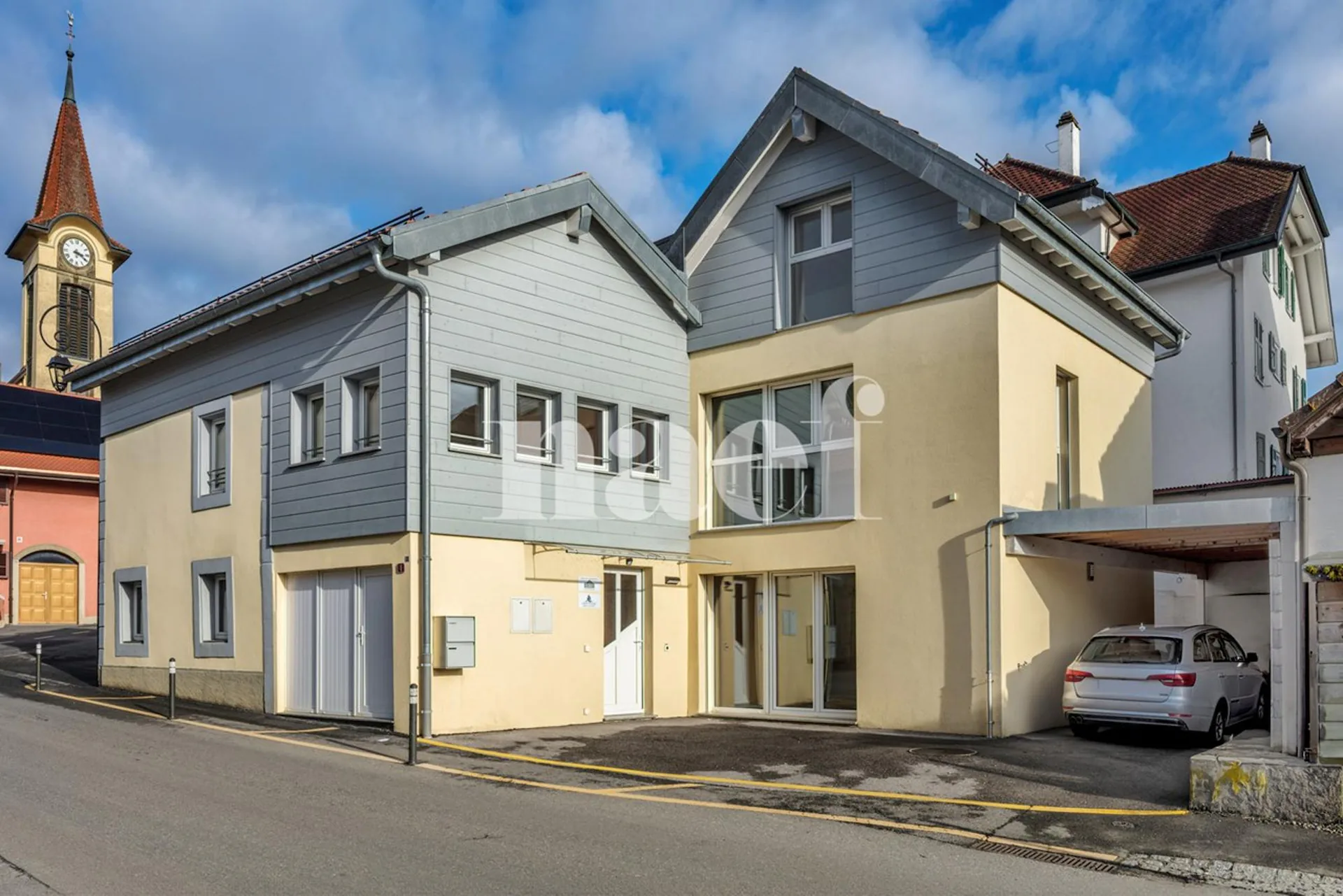 Haus im Dorf mit unabhängigem Büro