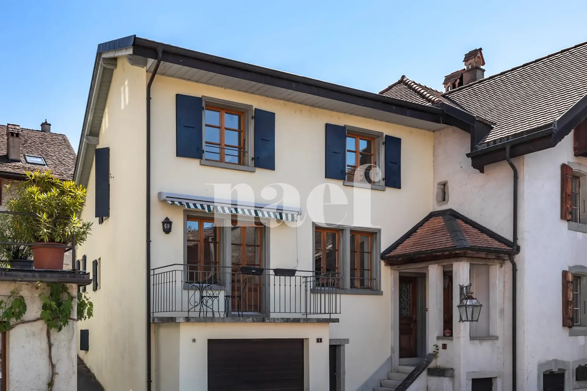 Charming village house with 3.5-room apartment and a parking space for sale in Rivaz