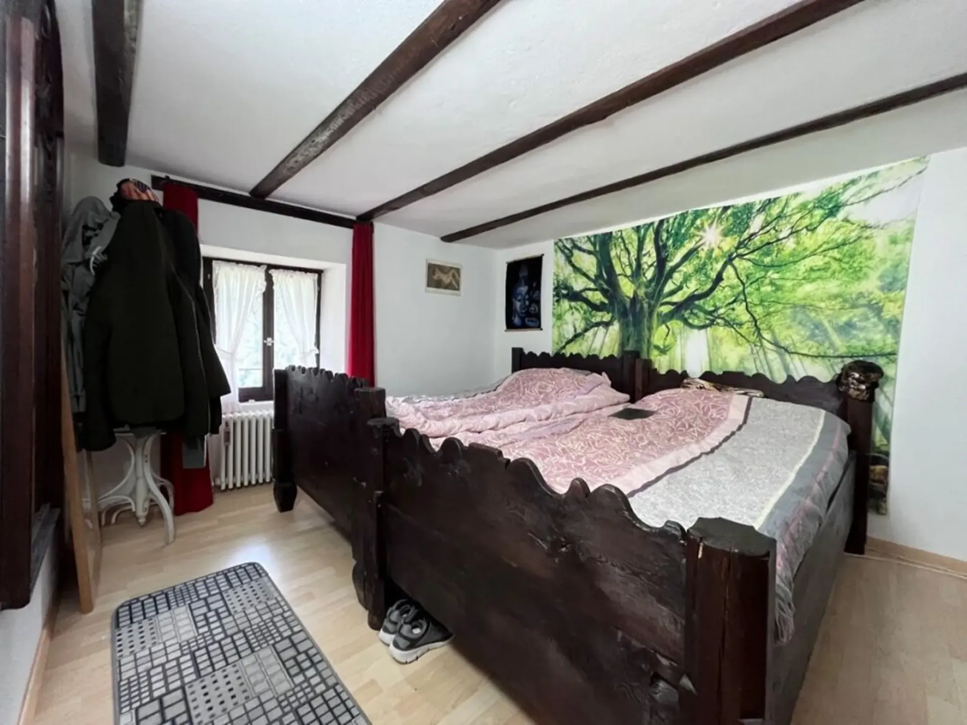 Renovierte 3 ½ Zimmer Wohnung, im historischer Kern, mit Bauland, mit Pergola