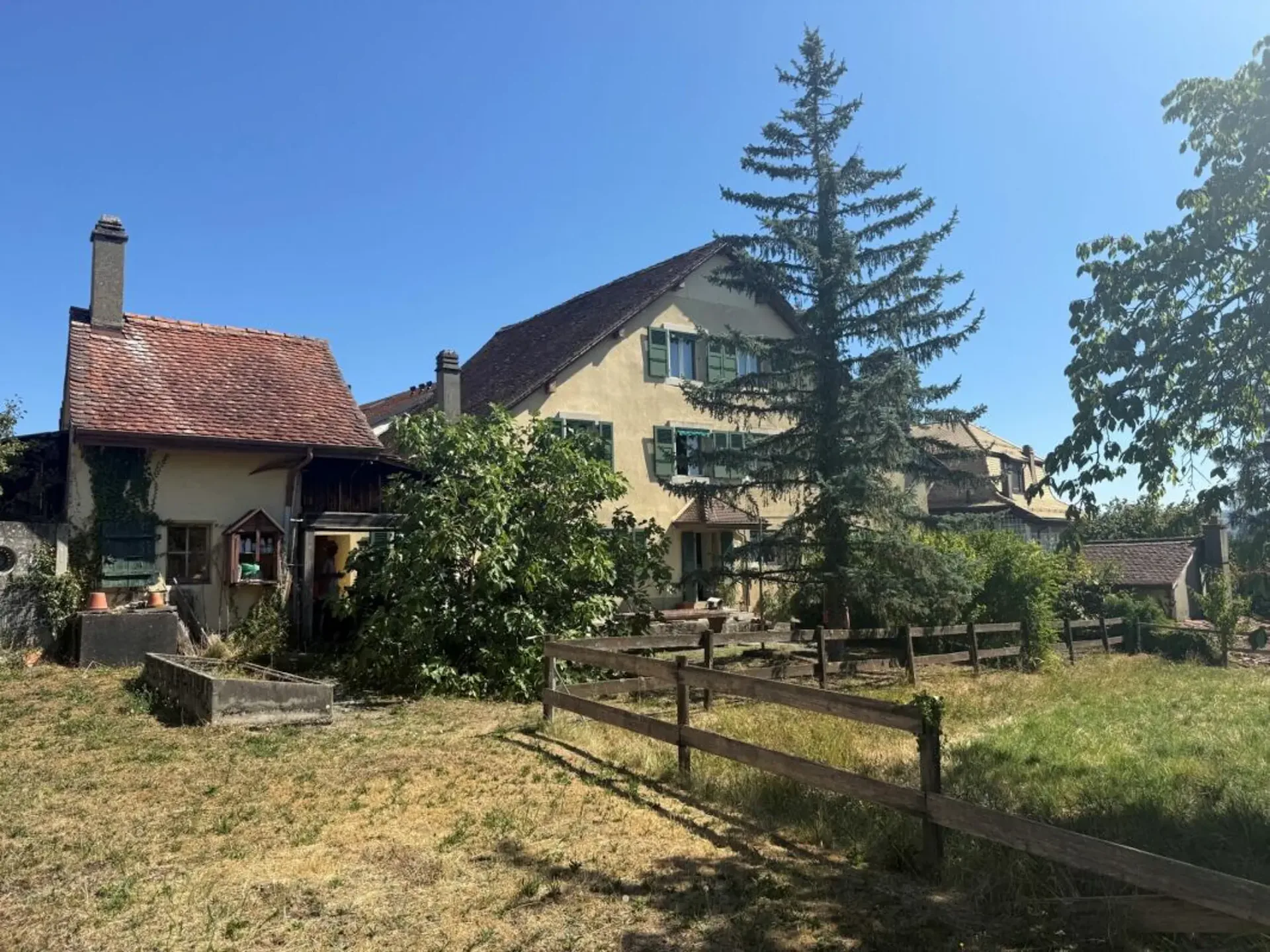 In der Nähe von Lausanne, ein Dorfhaus zum vollständigen Umbau