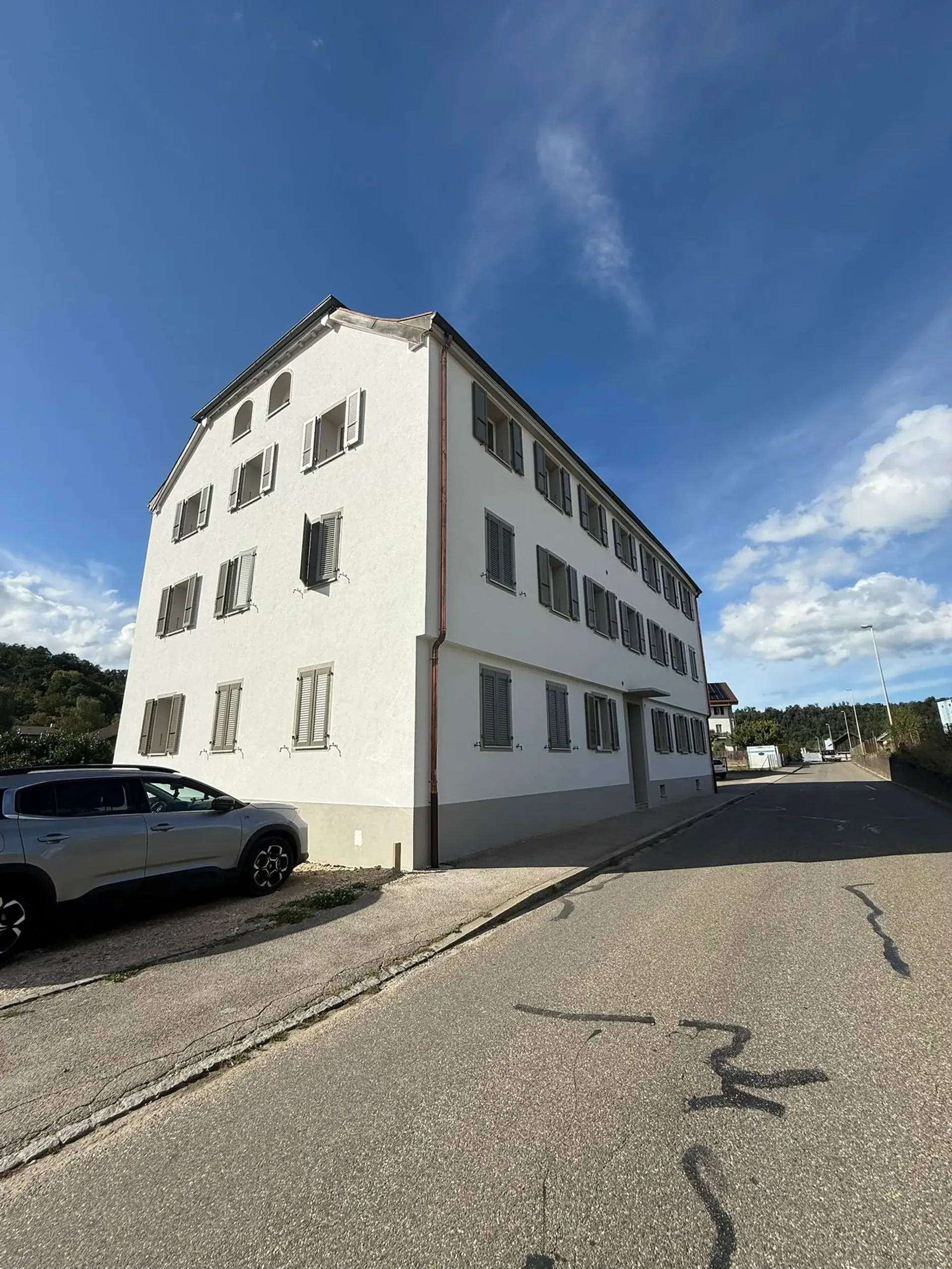 Schönes 2.5-Zimmer-Wohnung renoviert in 1. Vermietung in Porrentruy