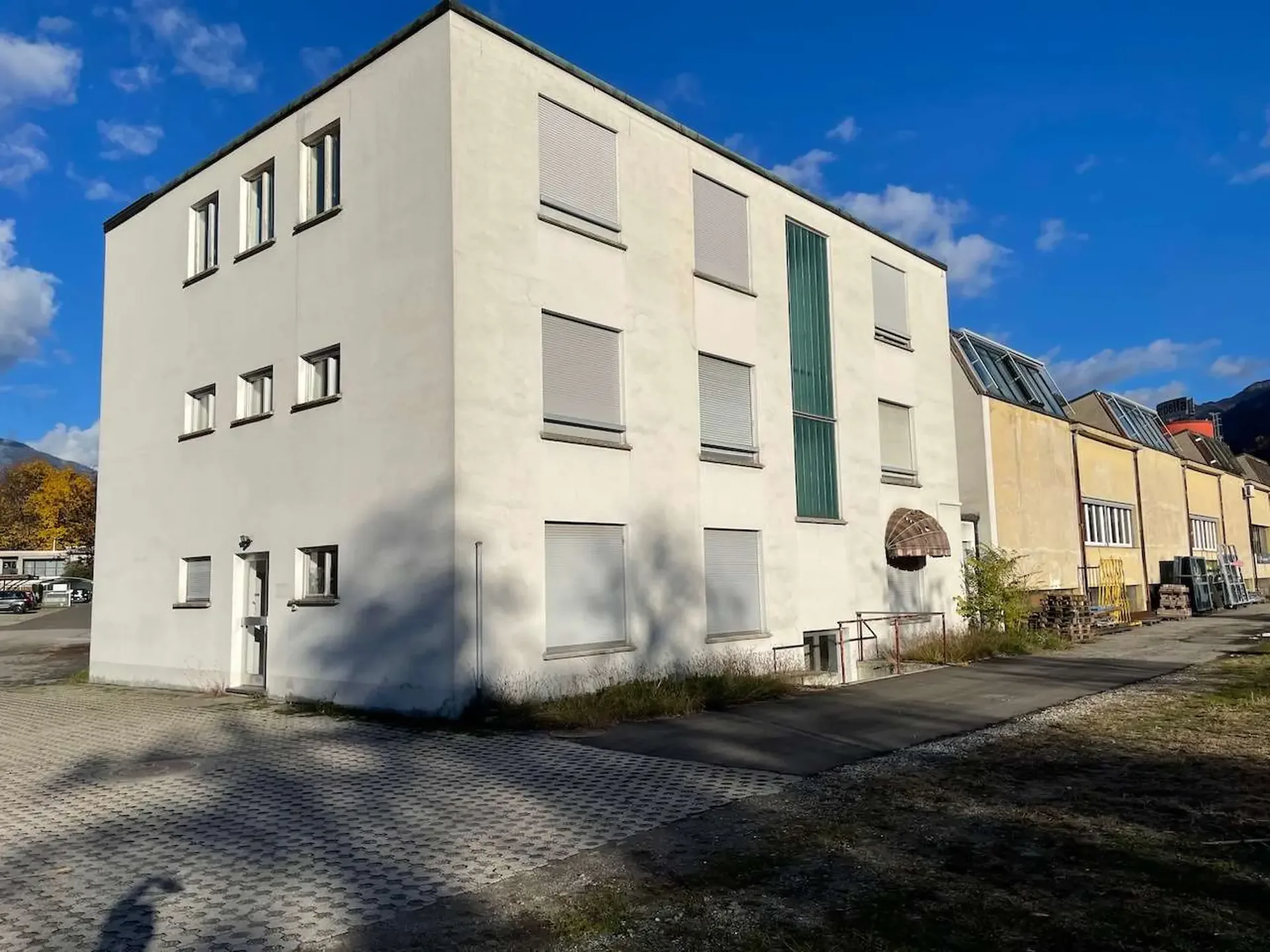 Giubiasco bieten wir Gewerbeflächen zur Miete