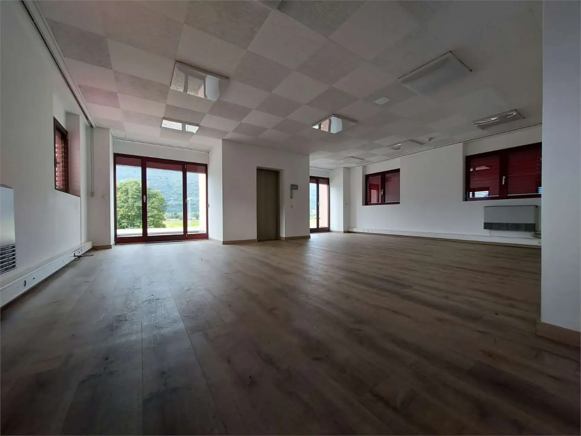 Camorino, Büro von 152 m²