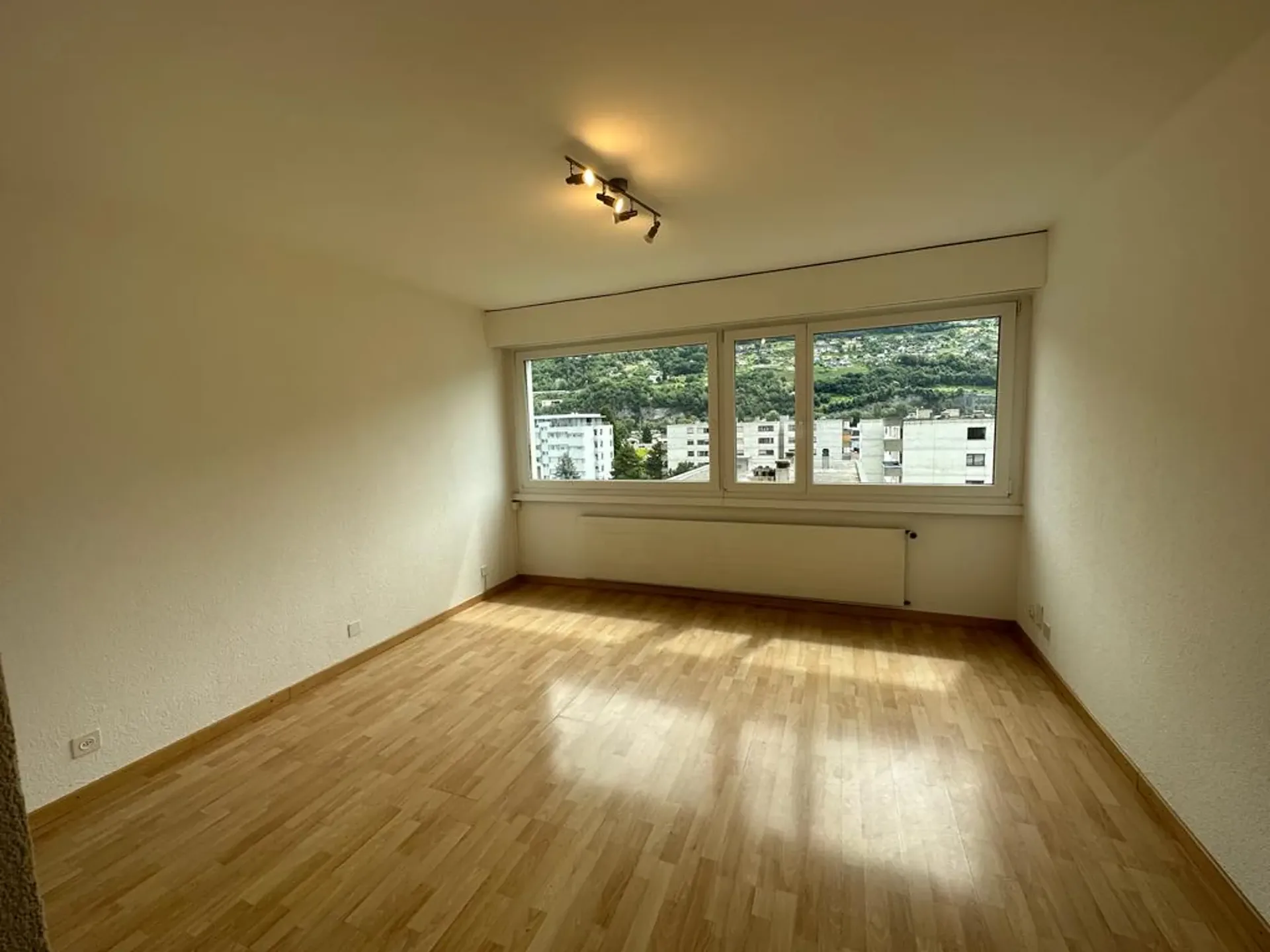 Studio - Behind the station - Possibility of parking space