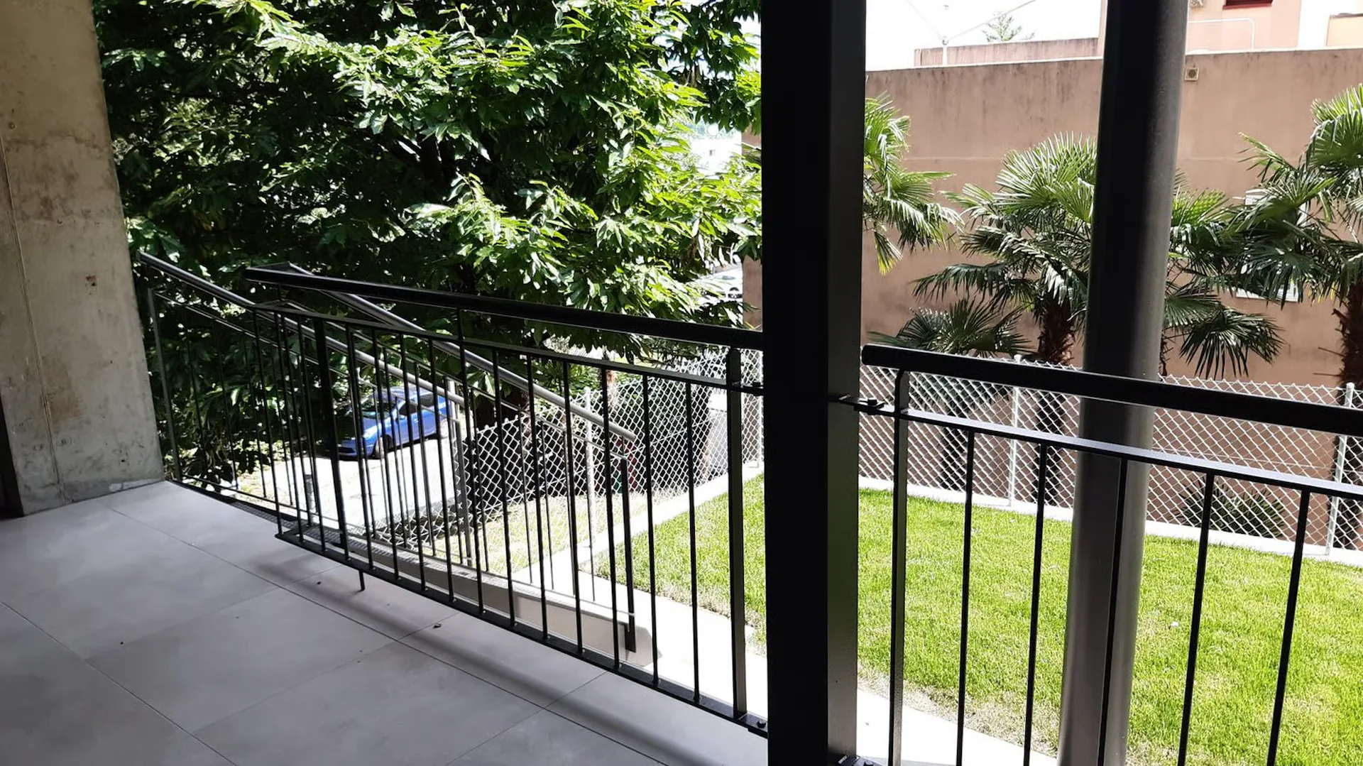 Modernes 2.5-Zimmer-Apartment mit Terrasse und privatem Garten in Pazzallo