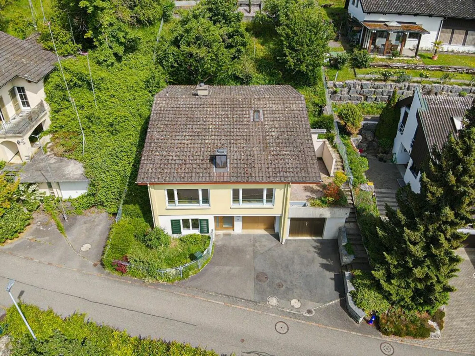 Vivre avec une vue : Charmante maison unifamiliale dans un emplacement surélevé
