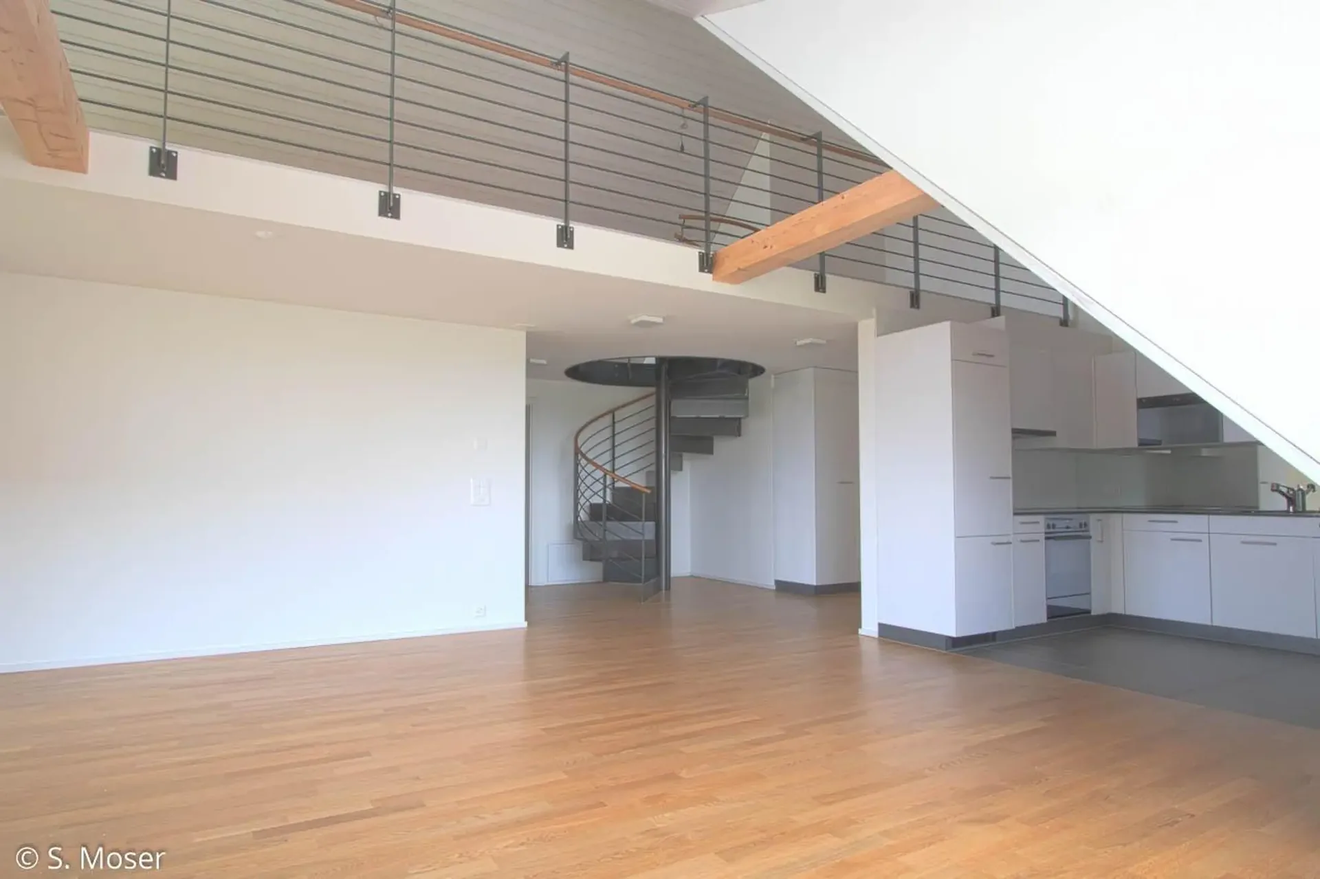 Appartement mansardé de 3.0 pièces dans un environnement naturel