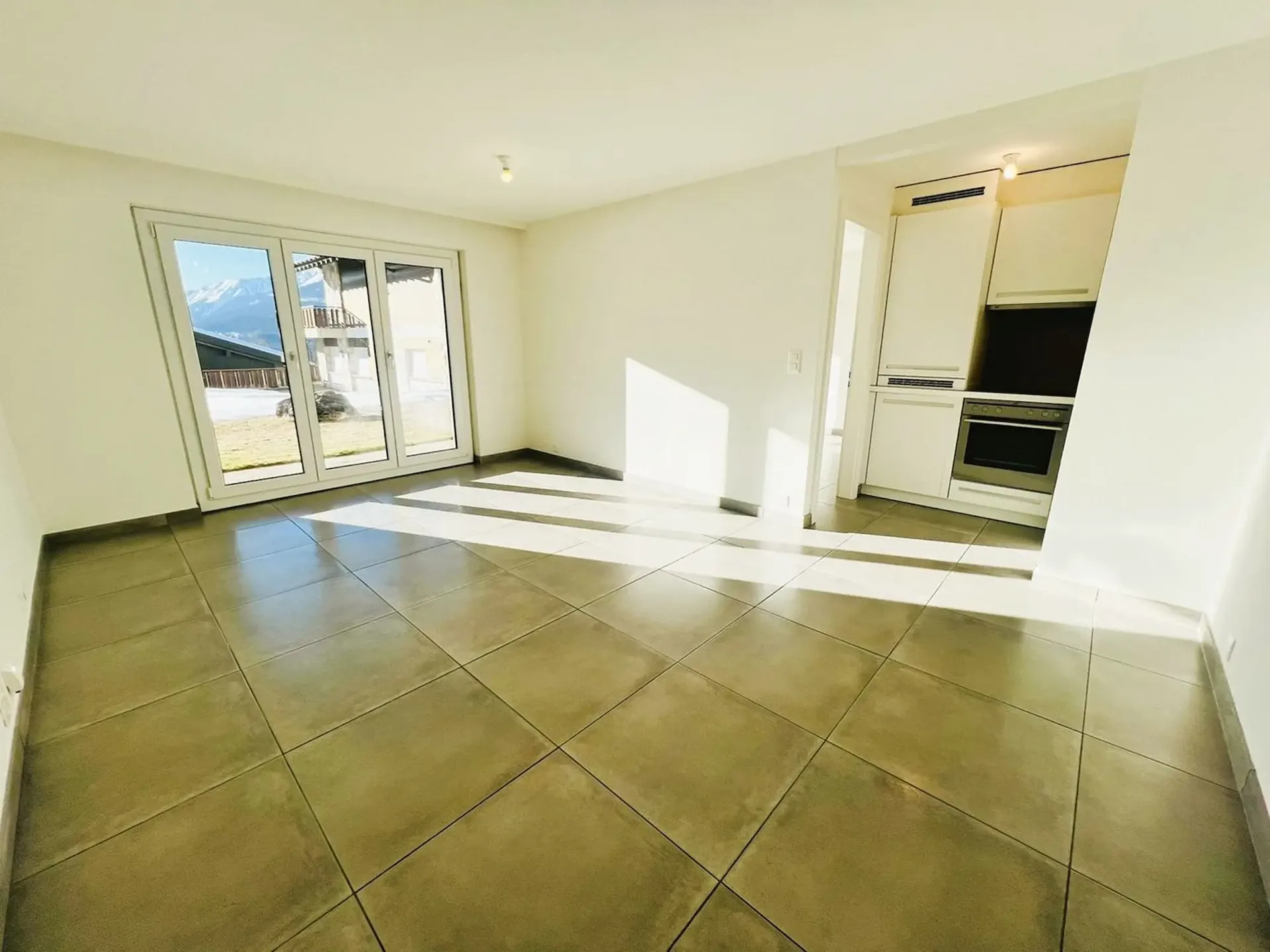 Beautiful 2.5-room apartment renovated - Spacious and bright - Beautiful view - Quiet location - Well located