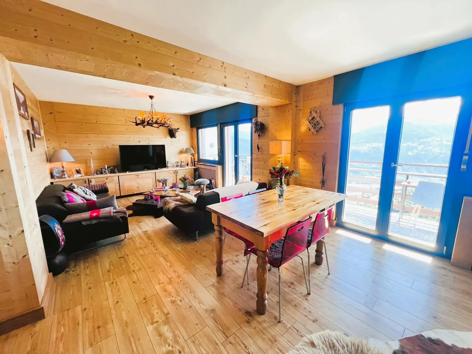 Magnificent 4.5 rooms renovated – Spacious & bright – Extraordinary panoramic view – Very well located