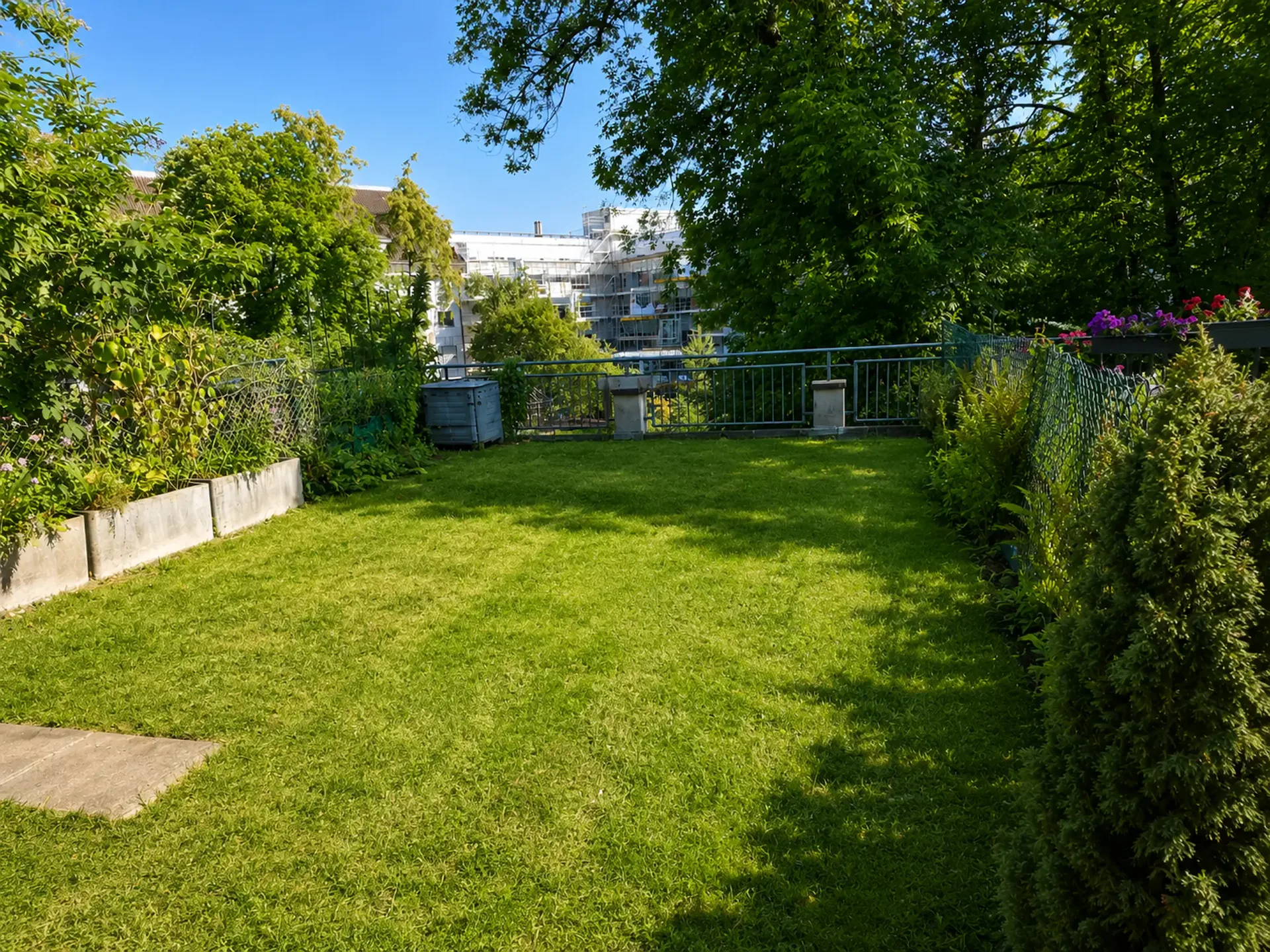 Penthouse de 3,5 pièces rénové avec jardin privé exclusif