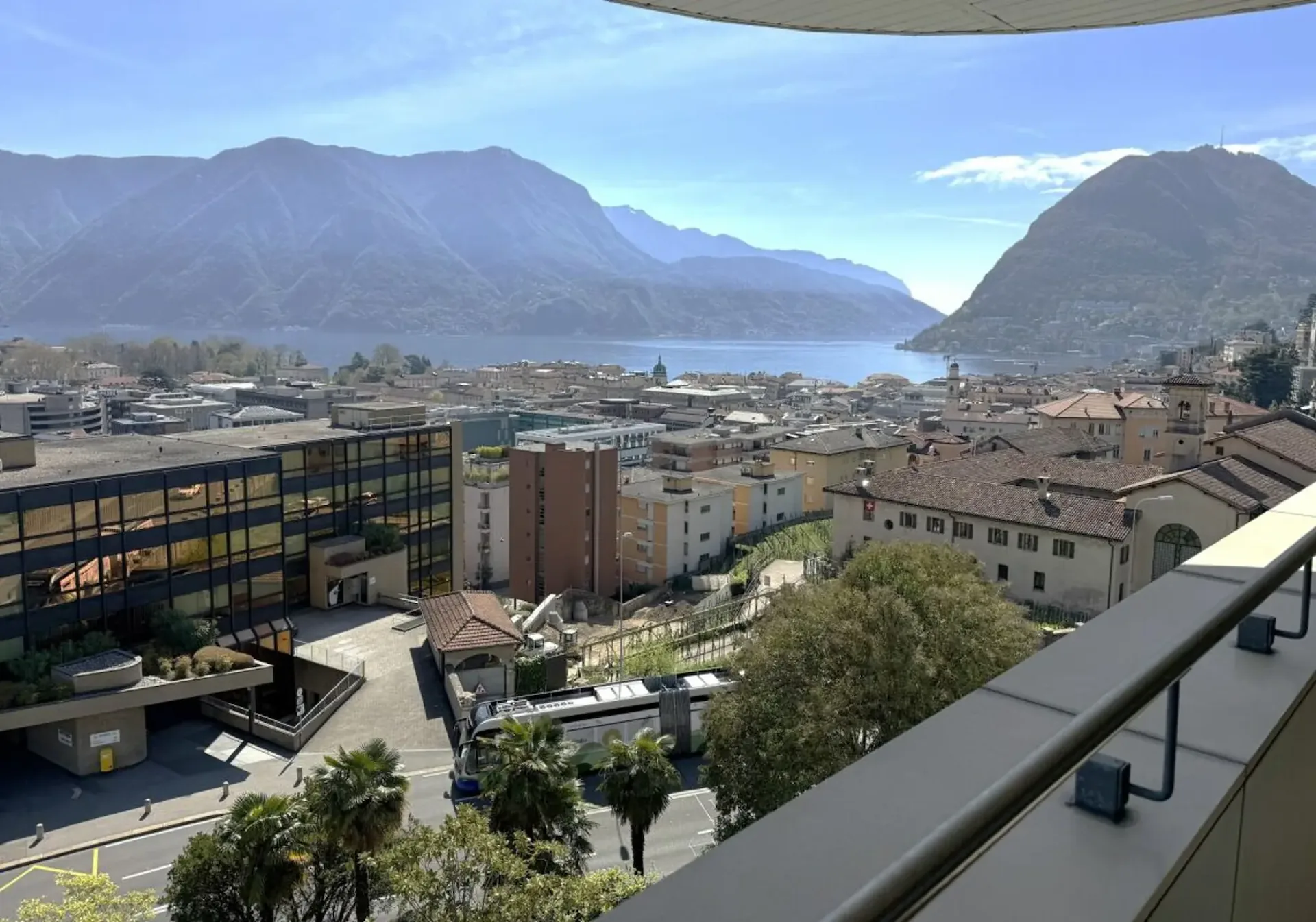 Prestigioso ufficio con vista dominante sulla città. Adatto uso misto abitativo