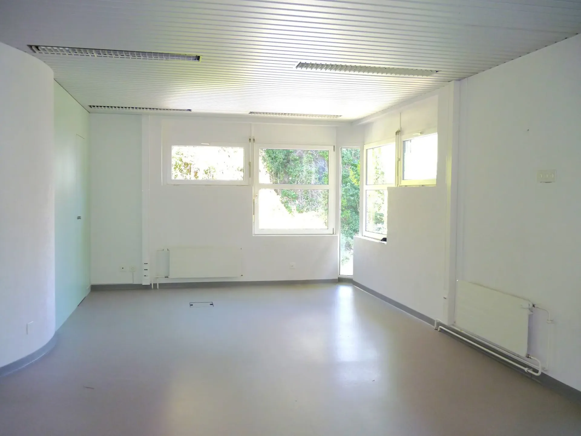 Büros/Eingangsbereich im Zentrum von La Sarraz