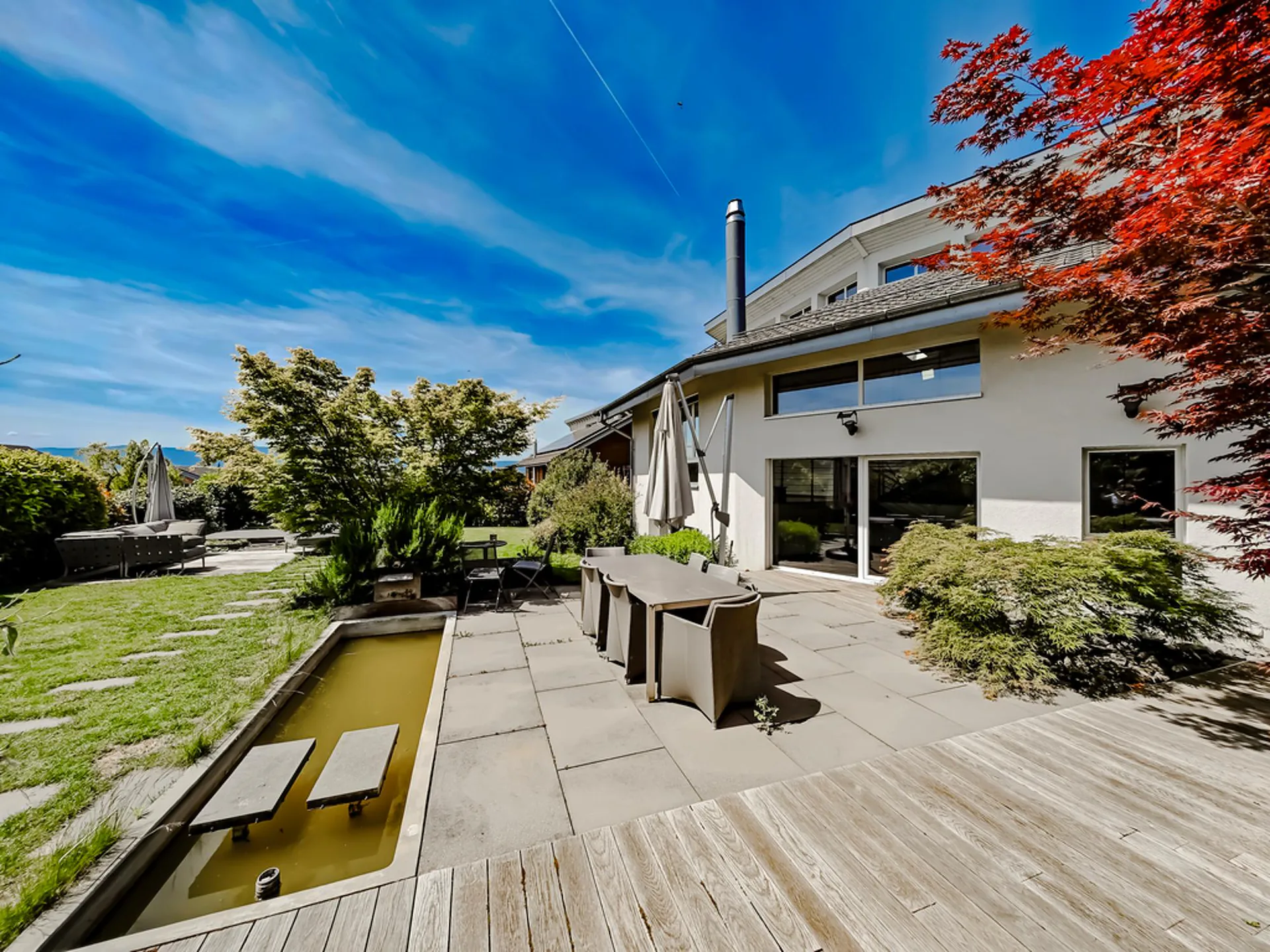 Villa d'architecte atypique et lumineuse dans un écrin de verdure
