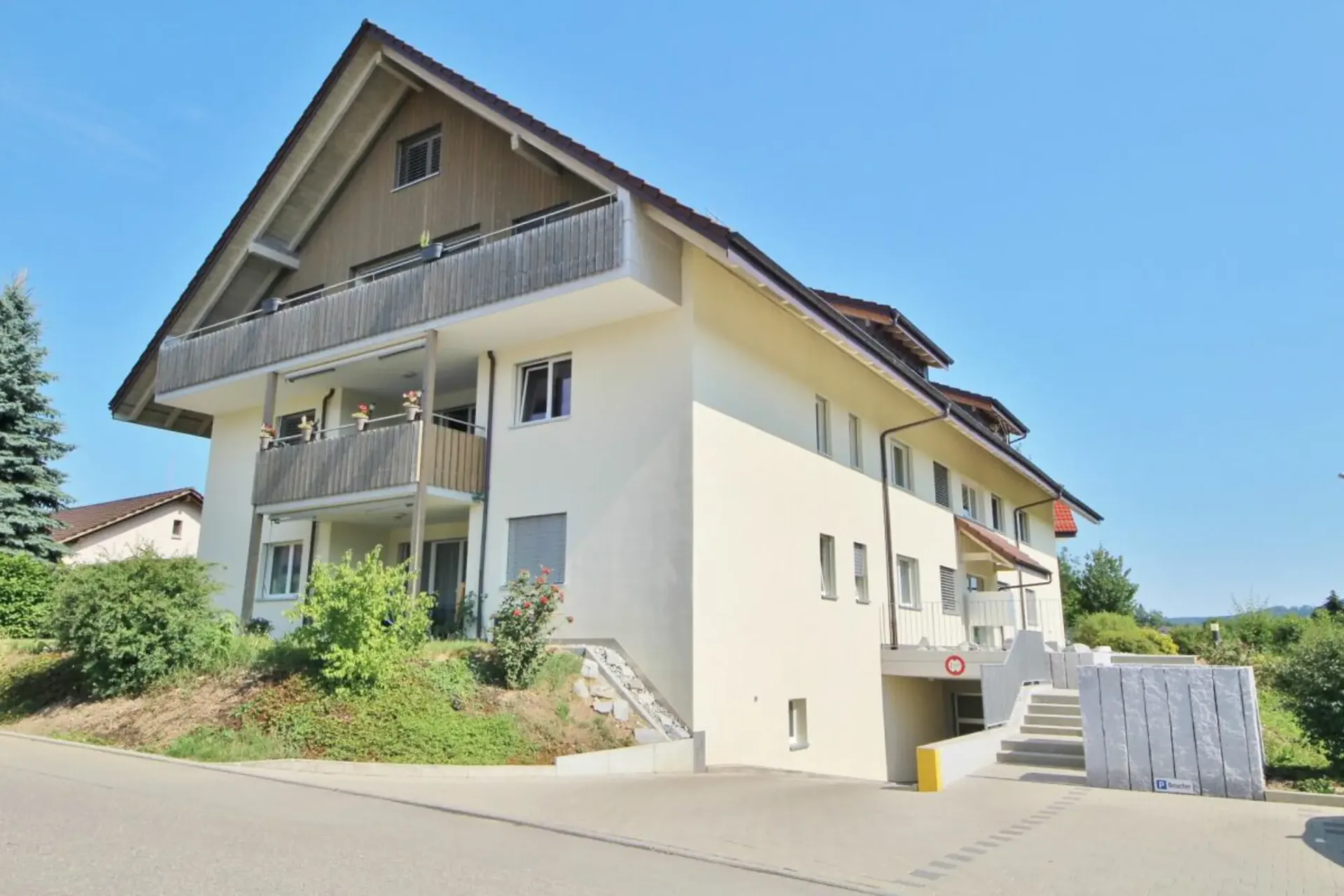 Attractive 4.5-room apartment on the 1st floor in a quiet location