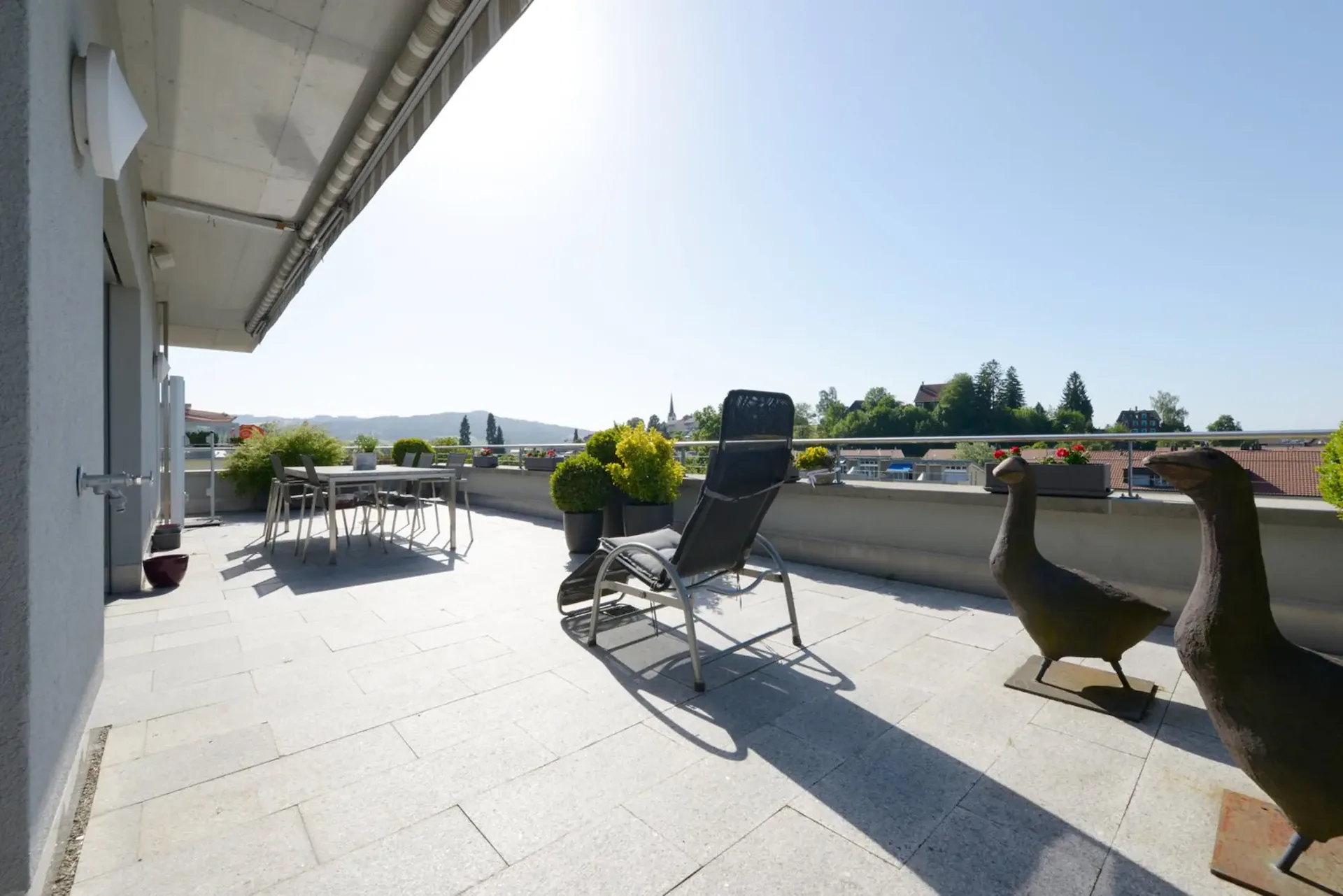 Dreamy 4 1/2 room attic apartment with elevator, terraces, and views