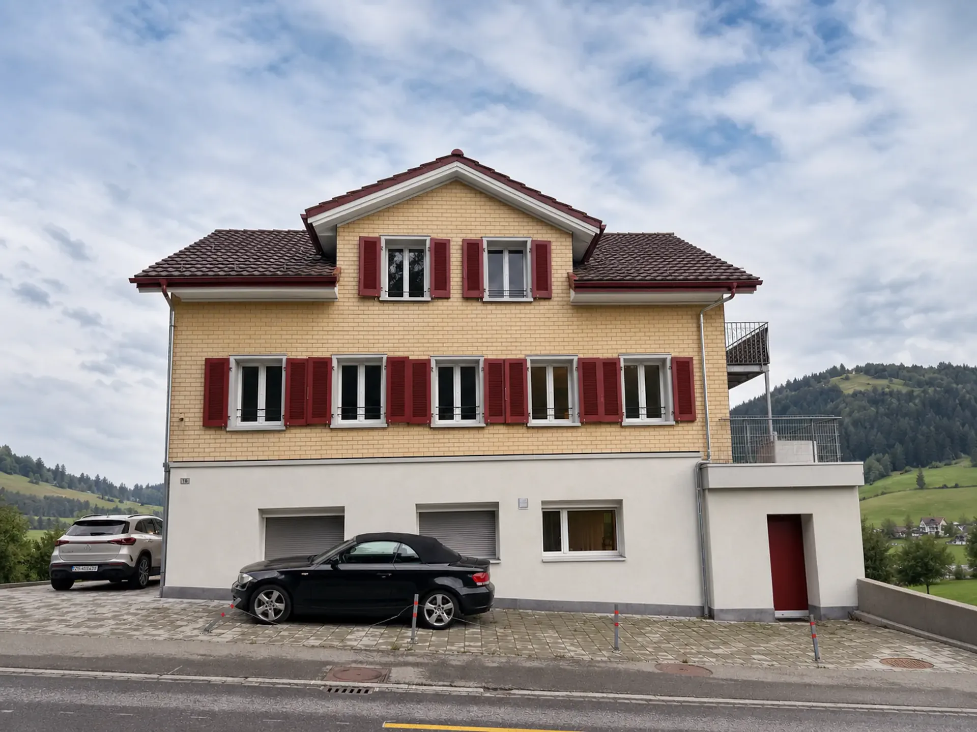 4-Zimmer-Wohnung mit Gewerbepotenzial, zwei Zugängen und Aussenparkplatz – Bezug ab 01.12.2026