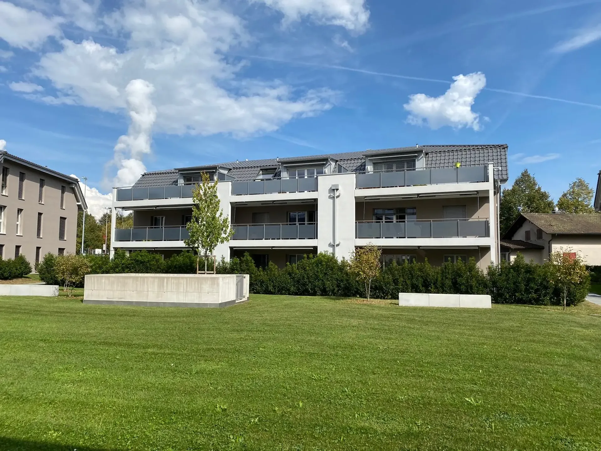 Appartement moderne de 3,5 pièces sous les toits à Leibstadt – disponible immédiatement !
