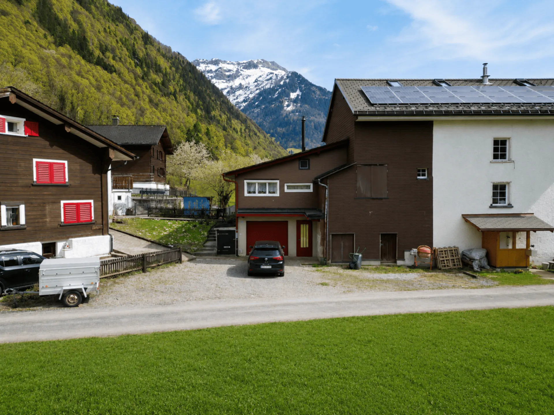 Parte di casa o casa vacanza con giardino, garage e vista mozzafiato in una posizione tranquilla a Engi GL
