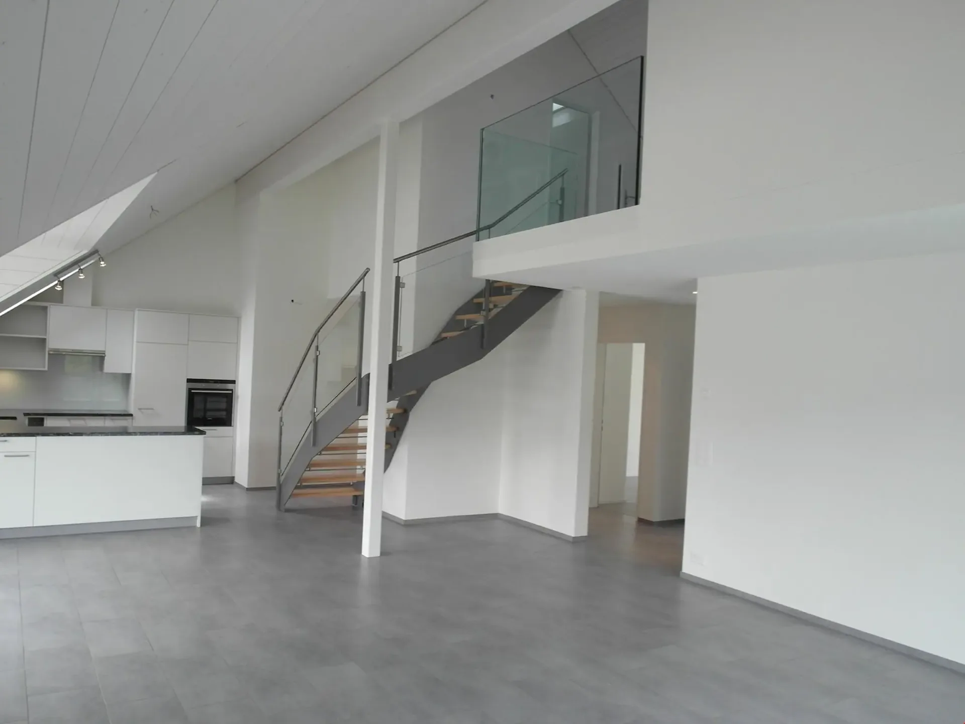 Appartamento-mansarda attraente di 4,5 locali a Hirschthal