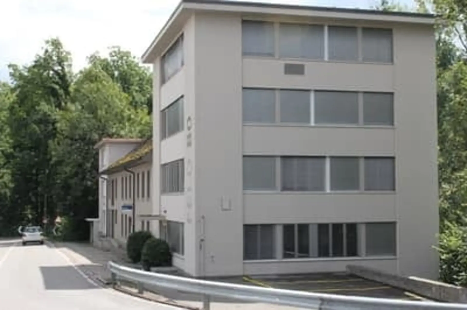 Büro und Magazin, Parkplätze verfügbar