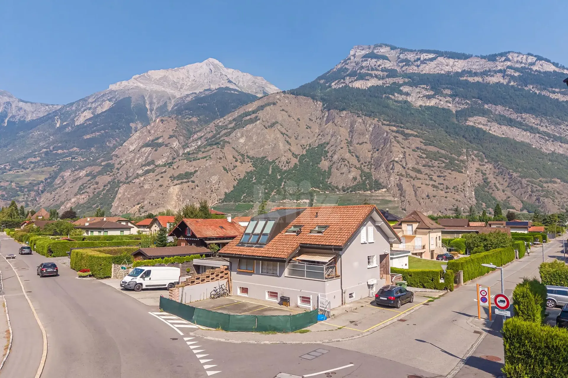 Charming individual house with 3 apartments