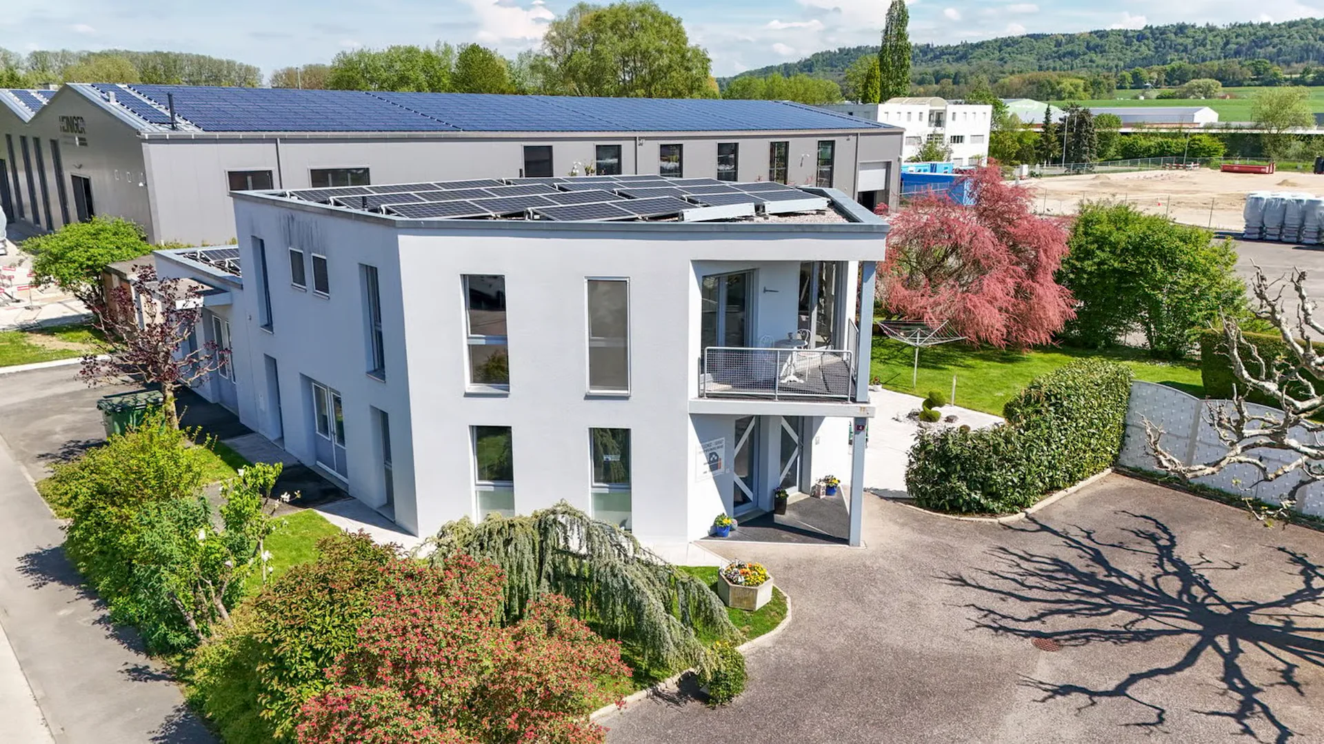 Werkstatt und Wohnraum in Gewerbegebiet