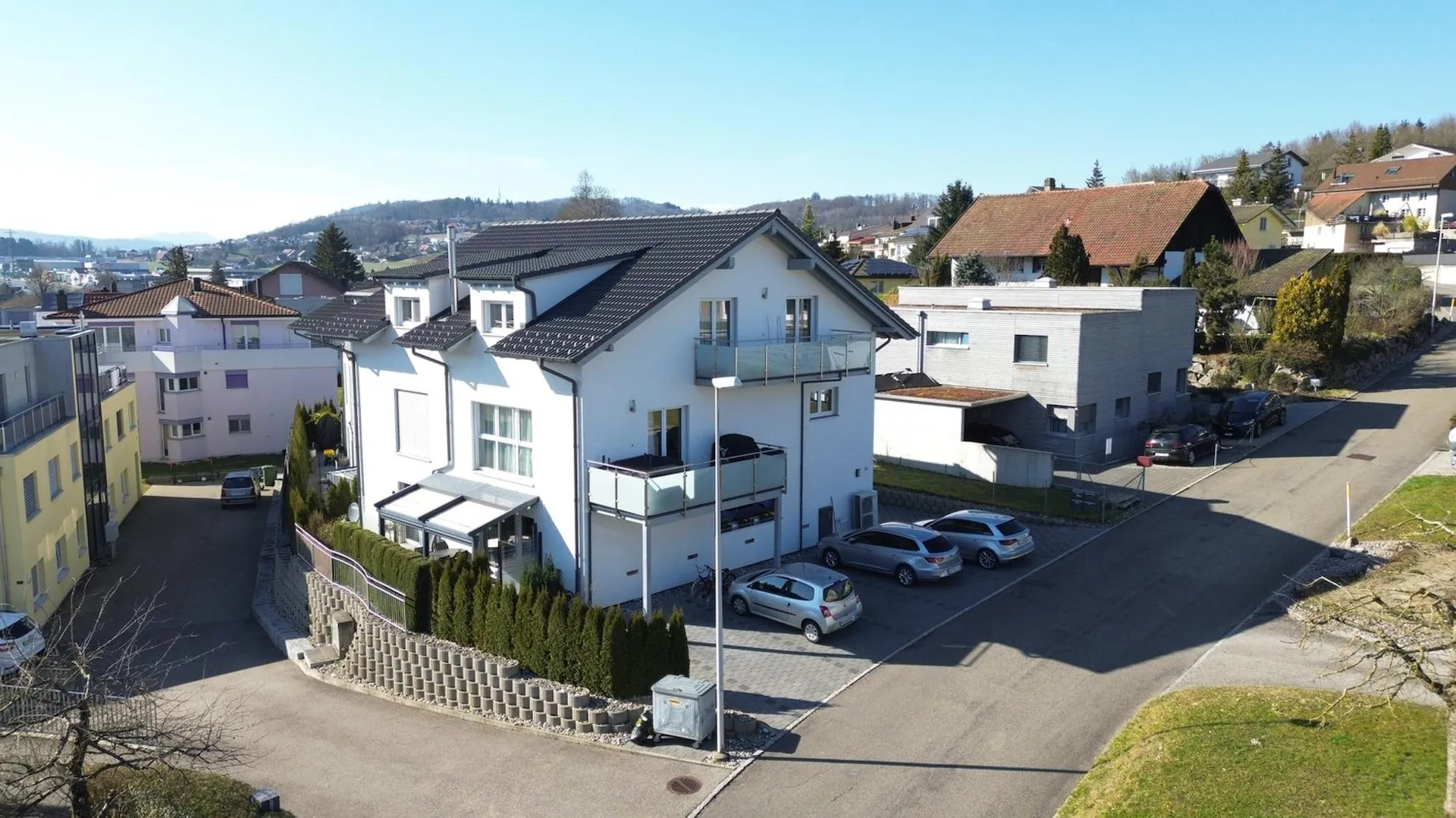 Grosszügige 4.5-Zimmer-Maisonette mit zwei Balkonen und Weitsicht an ruhiger Lage