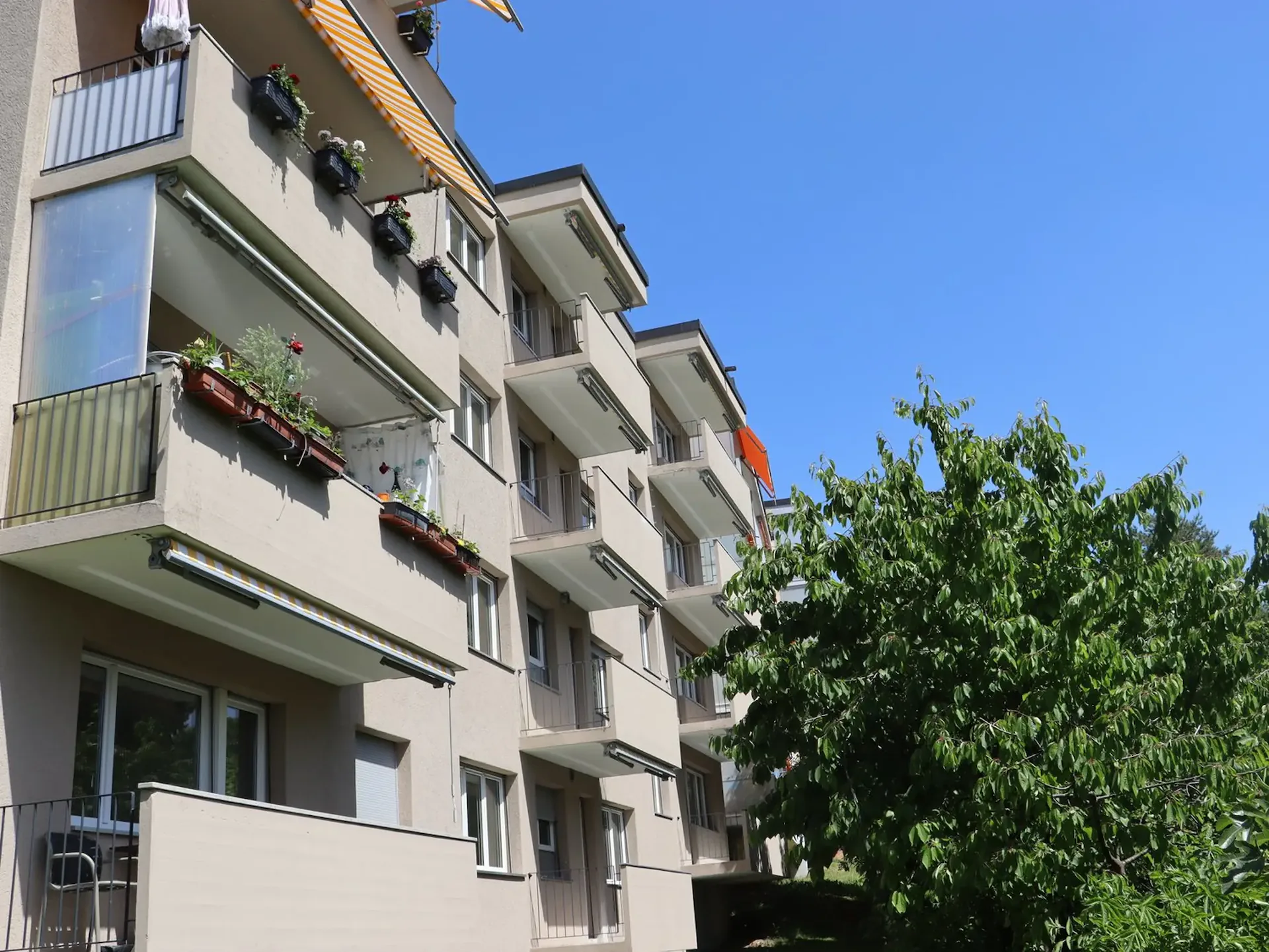 Erstvermietung nach Totalsanierung - grosszügige 3.5 Zi.-Wohnungen mit Balkon