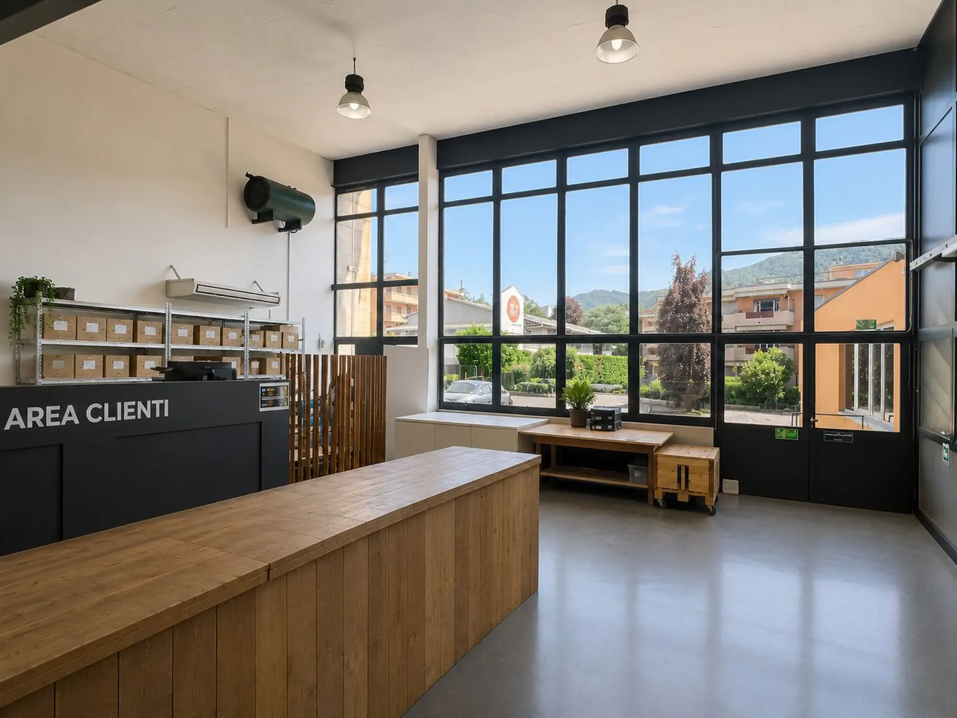Büro auf zwei Ebenen mit Open Space und privaten Büros