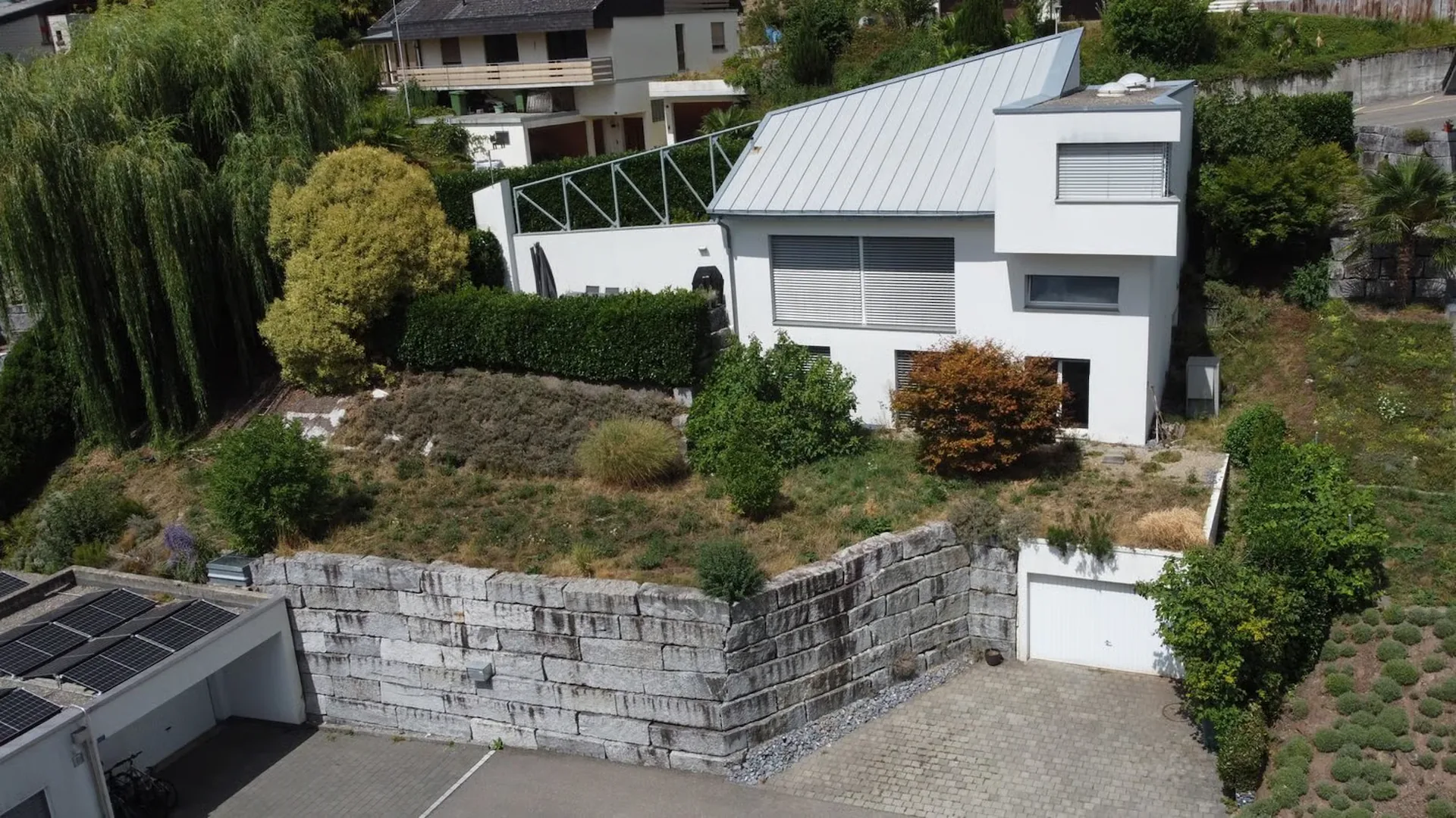 Casa di design con una vista lontana meravigliosa!