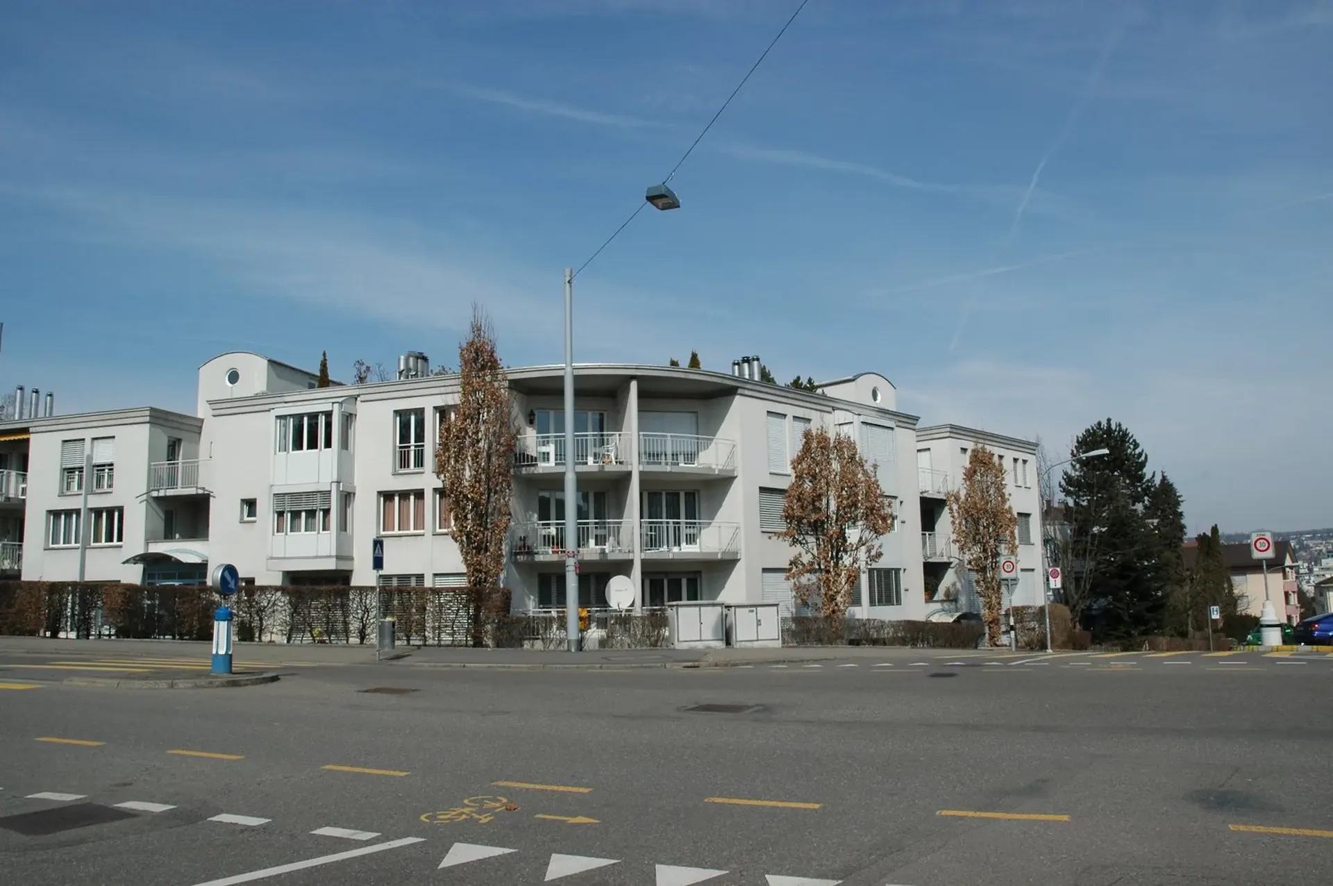 Appartamento luminoso 3.5 locali con balcone in una posizione tranquilla a Zürich-Altstetten