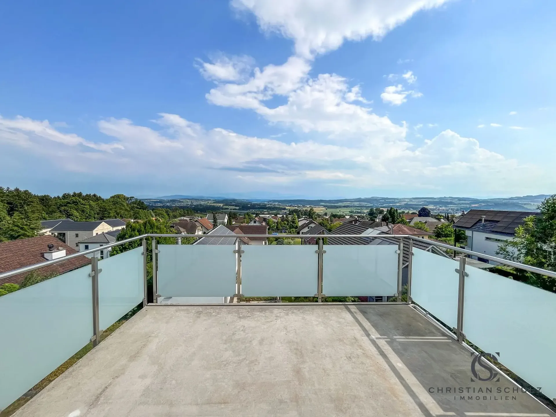 Appartement maisonnette exclusif avec vue panoramique – vie moderne à Berg TG