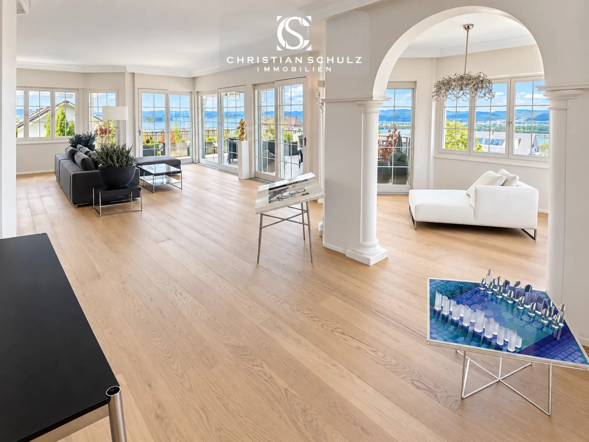 Exklusive 9-Zimmer-Maisonettewohnung mit traumhafter Seesicht, Spa und privatem Lift