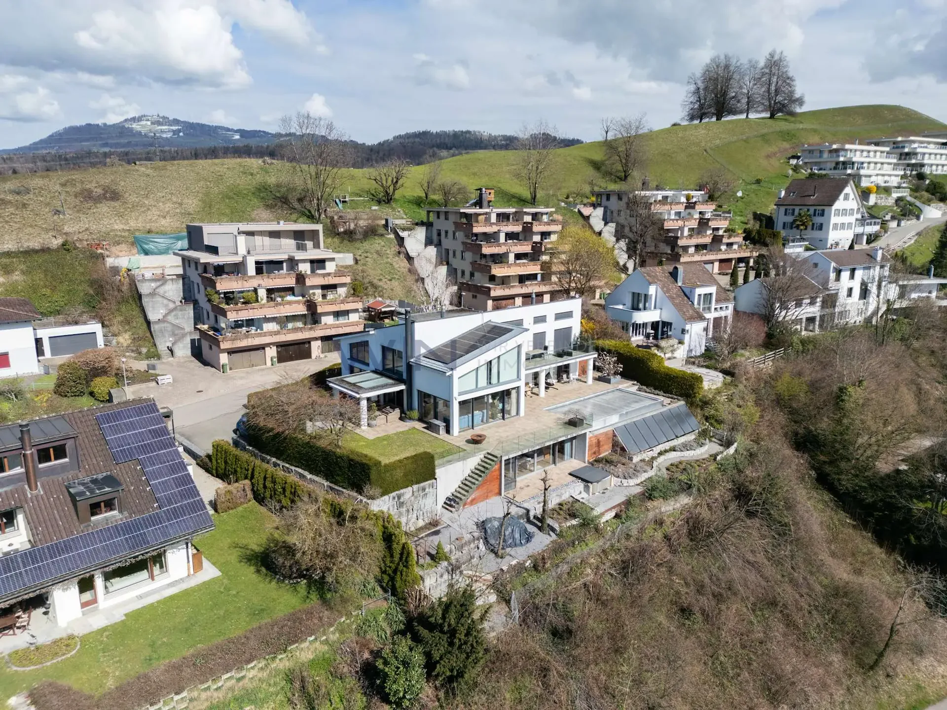 Exklusives Wohnerlebnis mit Pool und Alpenpanorama
