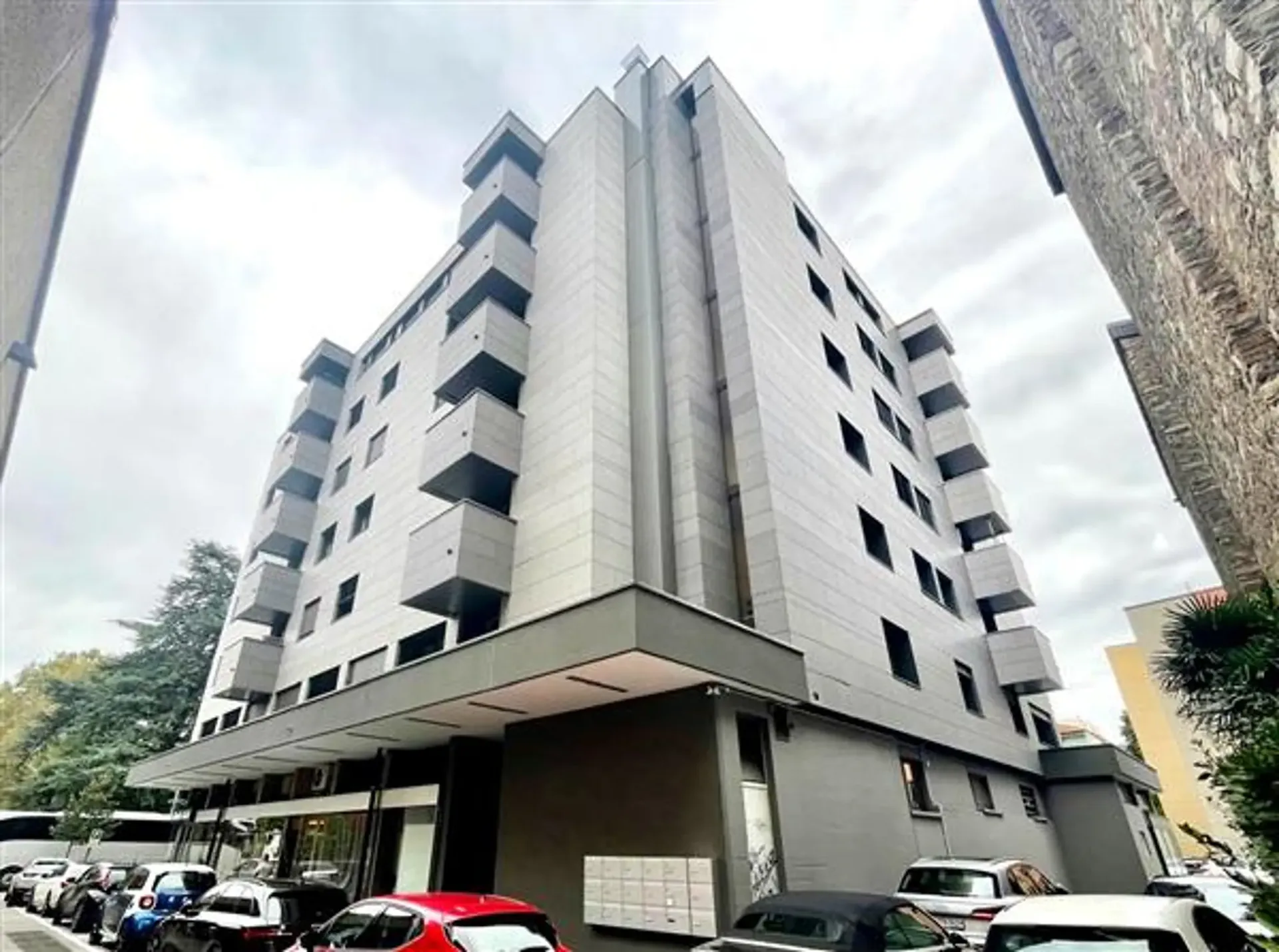 Lugano: Büro mit 10 Räumen