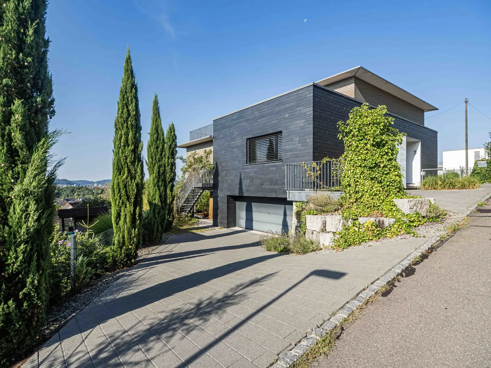 Architettura, vista e comfort – una casa unifamiliare eccezionale su Chestenberg