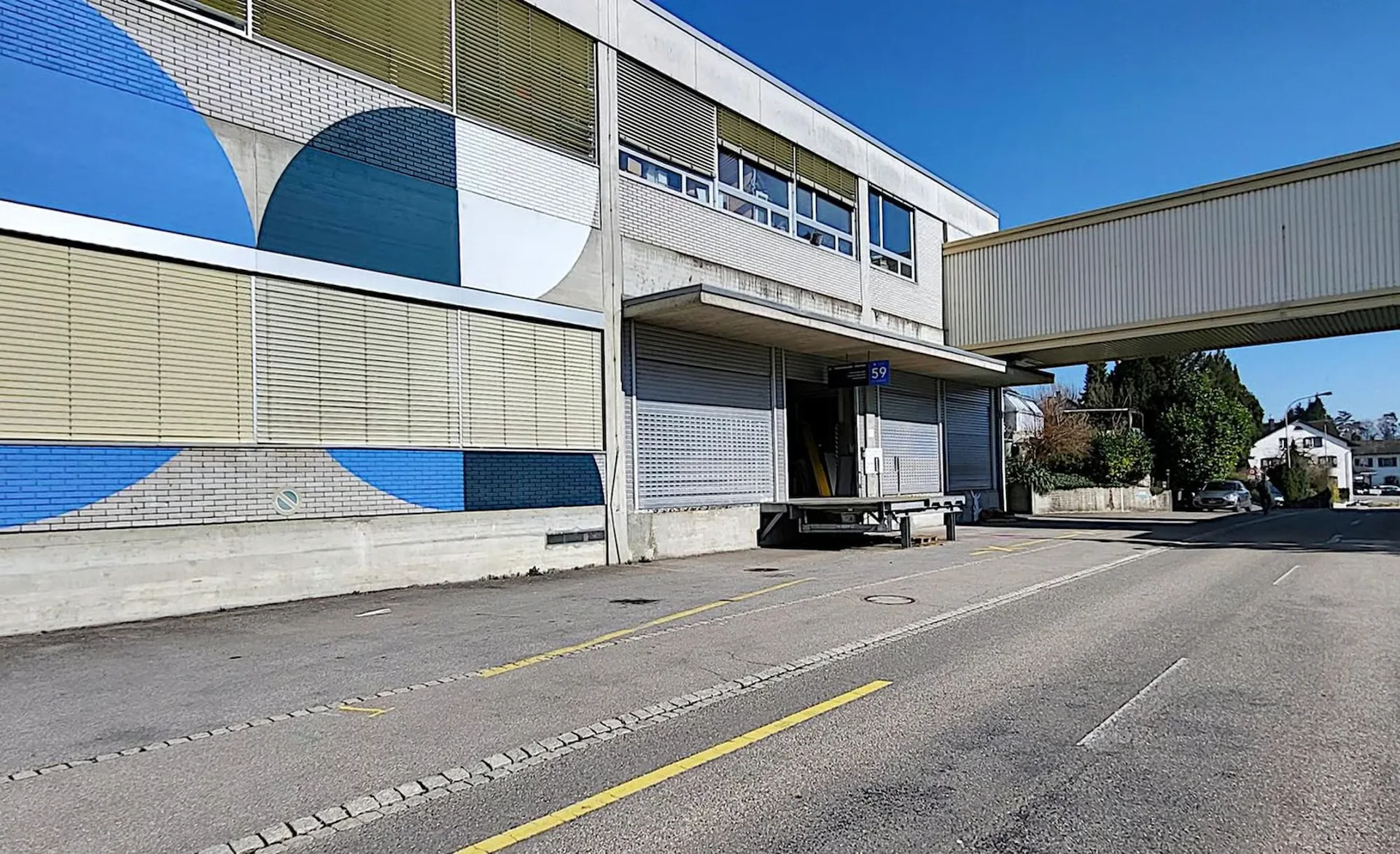 "Grosszügige Lagerfläche mit 4.6 m Deckenhöhe - ca. 400 m2 in Hombrechtikon"