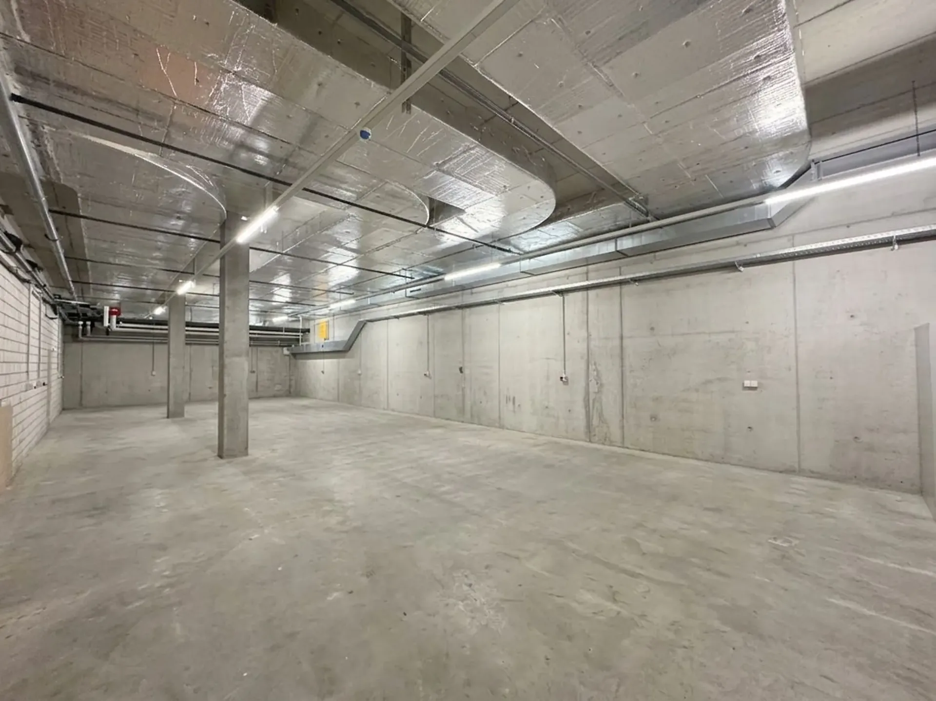 323m² - Spazio di stoccaggio al 1° piano interrato con buona accessibilità