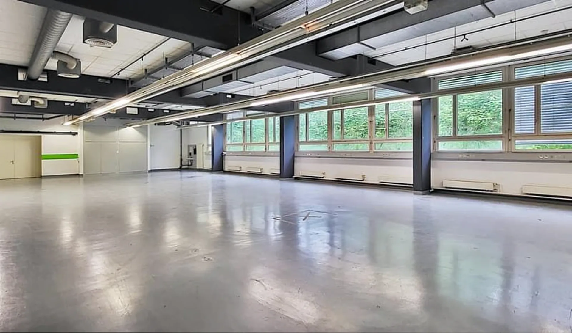 "Gewerbehalle im EG - 4 m Deckenhöhe und 1'000 kg Bodenlast - 431 m2 in Hombrechtikon"