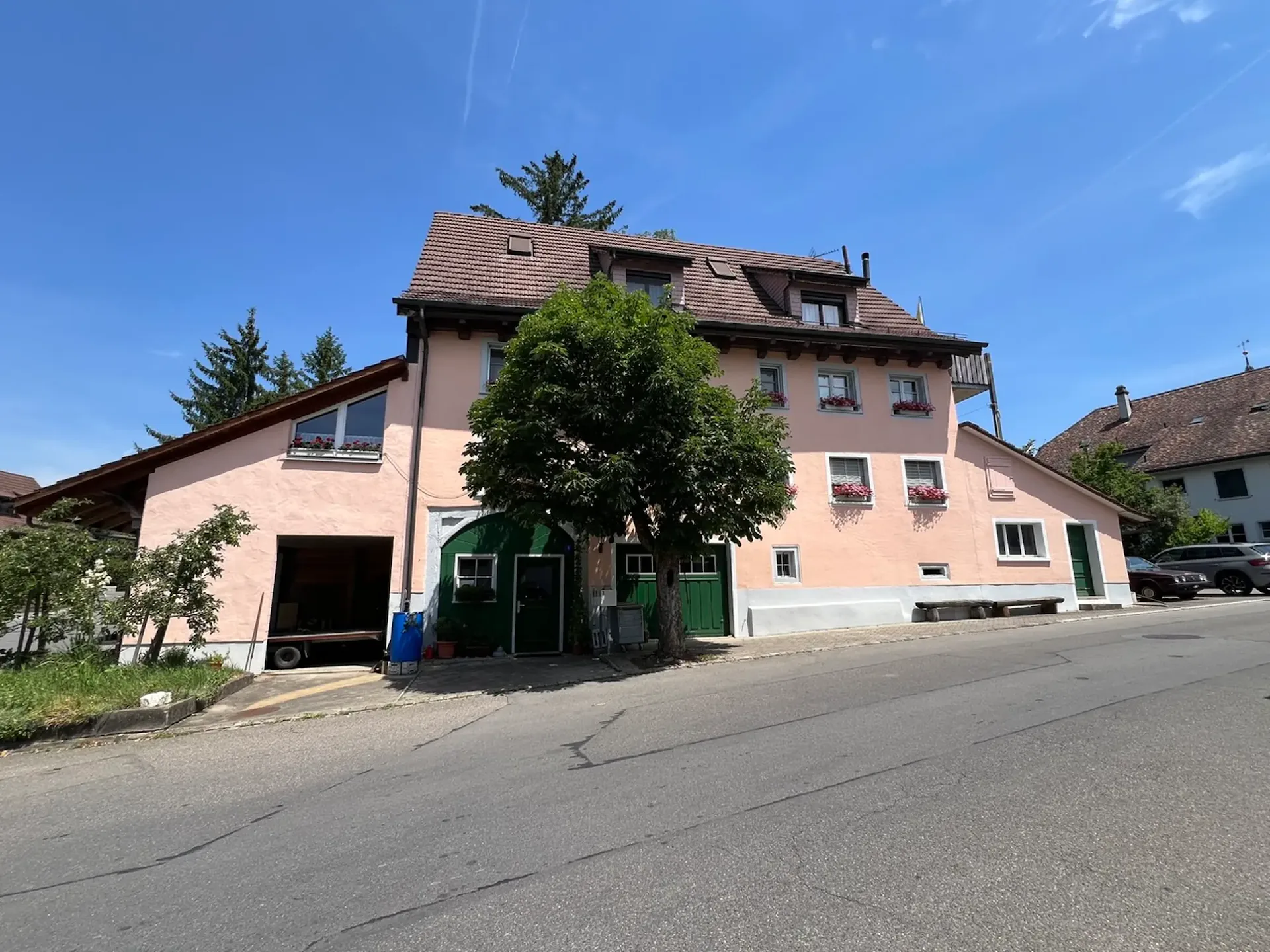 Rental property with 3 apartments