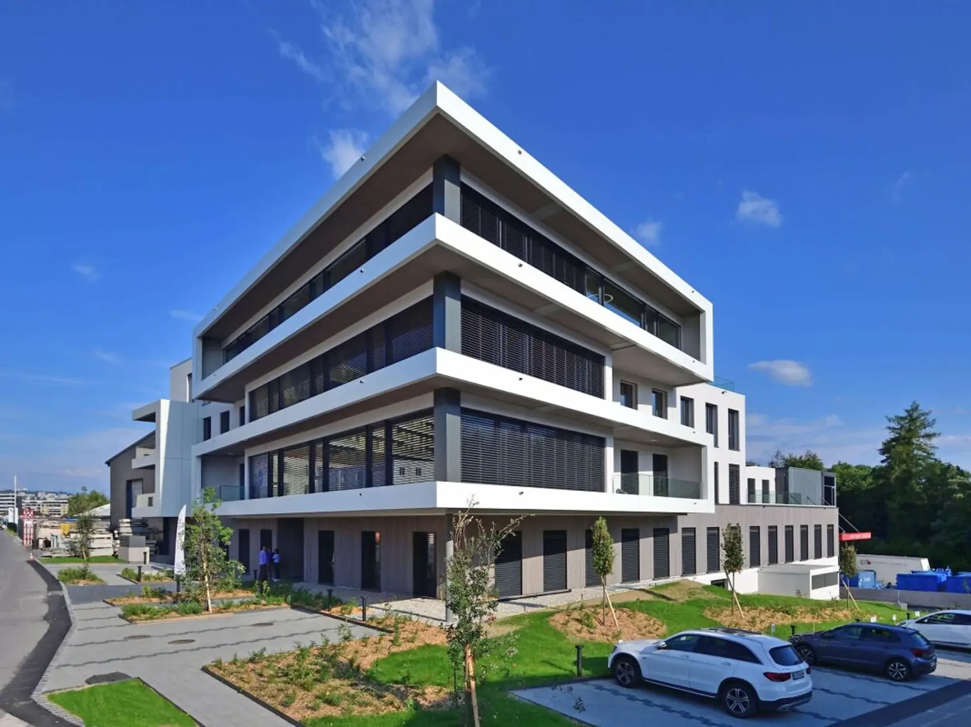 Bureaux neufs et lumineux de standing - face à la gare CFF de Bussigny !