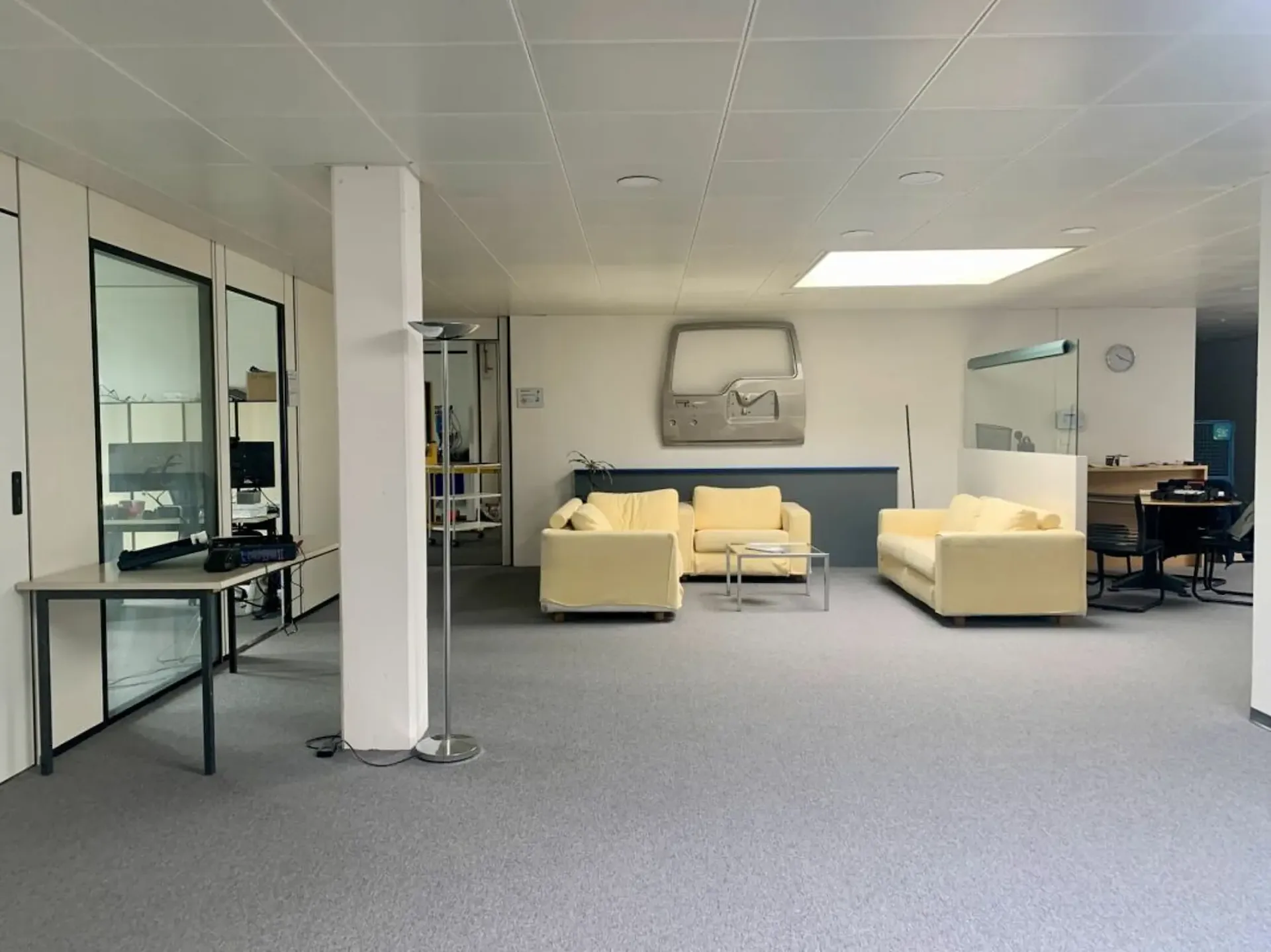 Büros, Gewerbeflächen, Werkstatt, Labor mit Lager im Westen von Lausanne