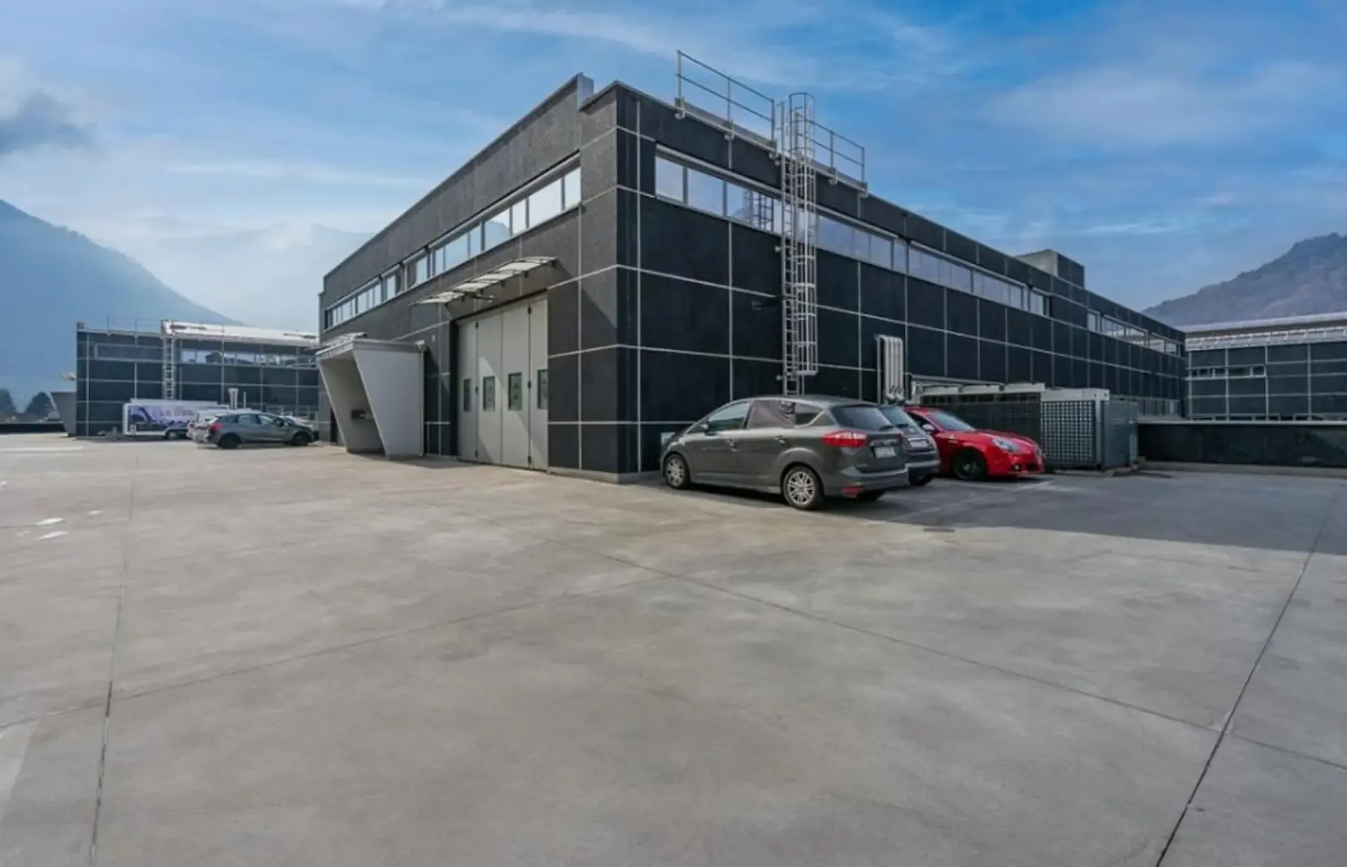 Großes Büro mit Einkommen, mit gutem Mieter