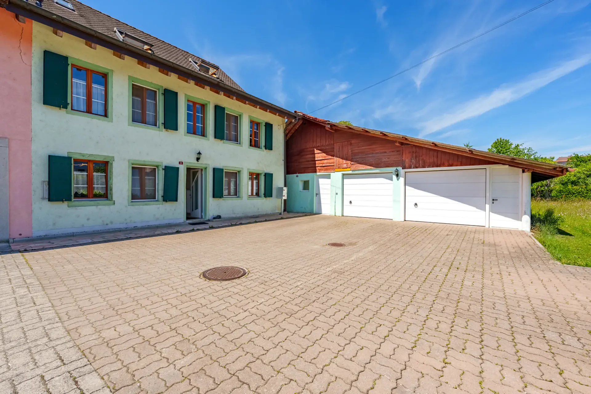 Charming 5.5-room duplex apartment in a renovated farm