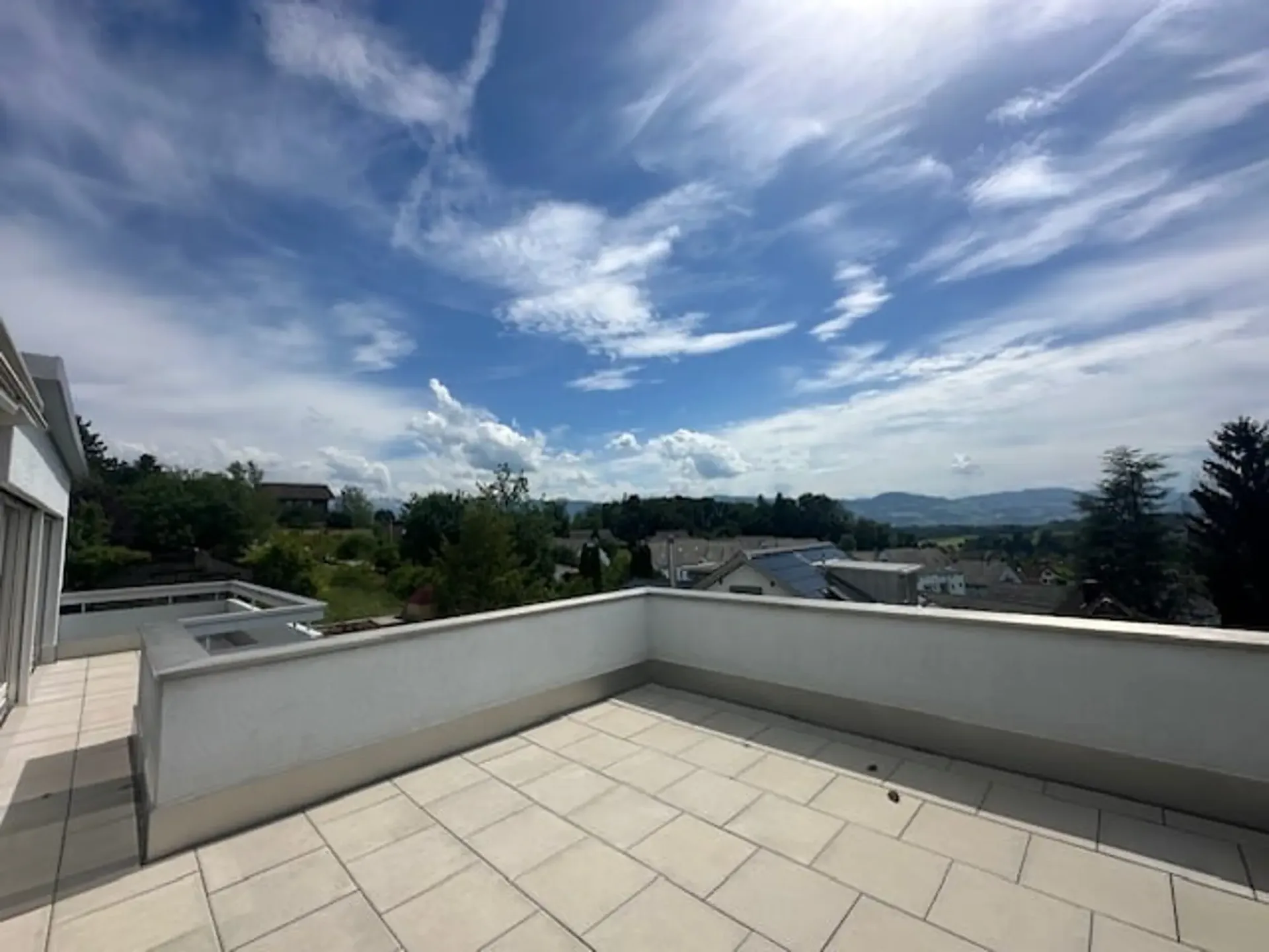attraktive 4 1/2-Zimmer-Attikawohnung an ruhiger und sonniger Wohnlage