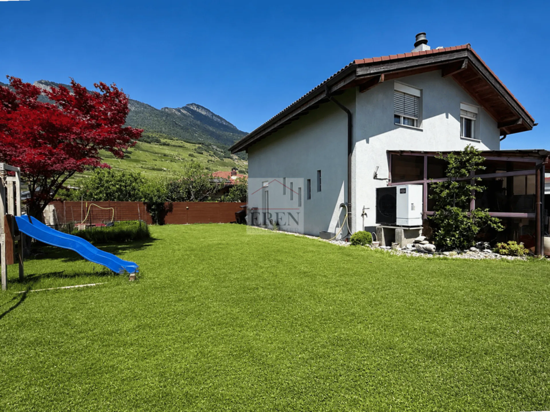 Individual villa 6 rooms of 146 m2 habitable + basement with garage - Ideal for family